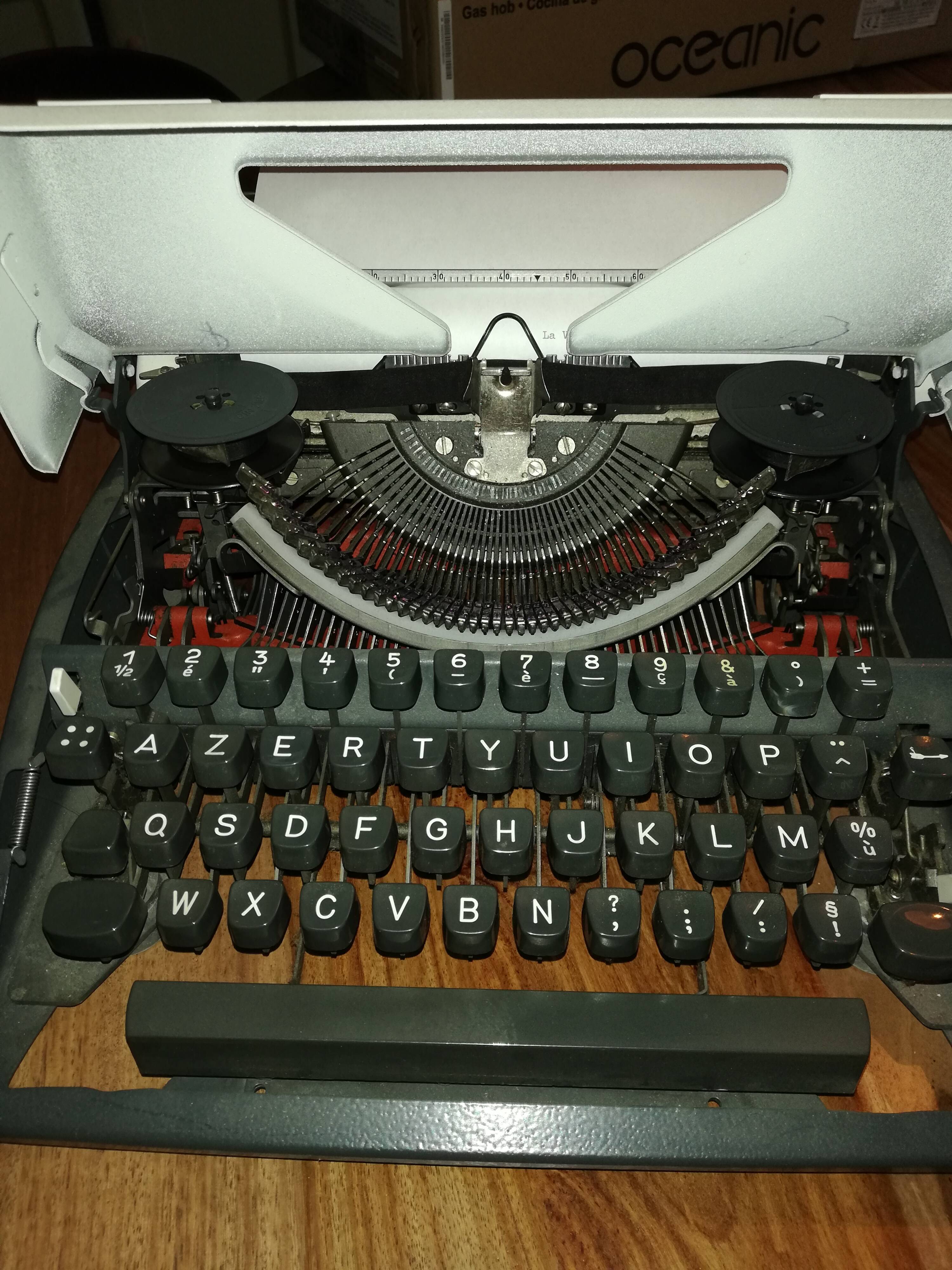 Typewriter Olympia Monica