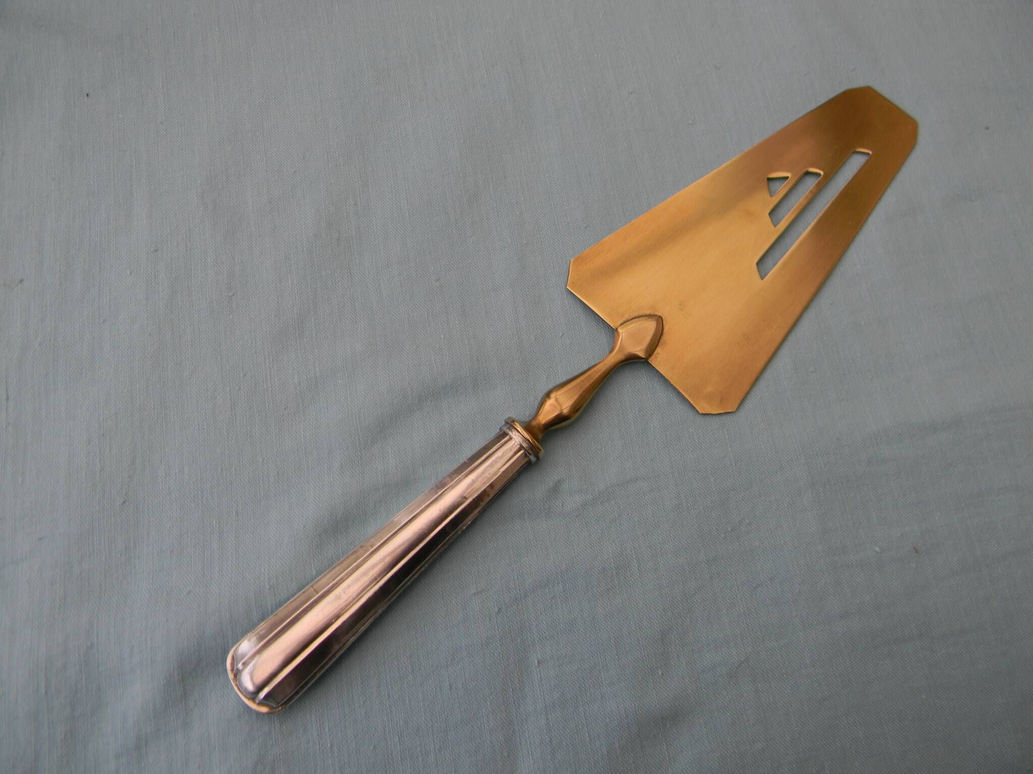 Art Deco pie server silver handle filled with Minerva hallmark.