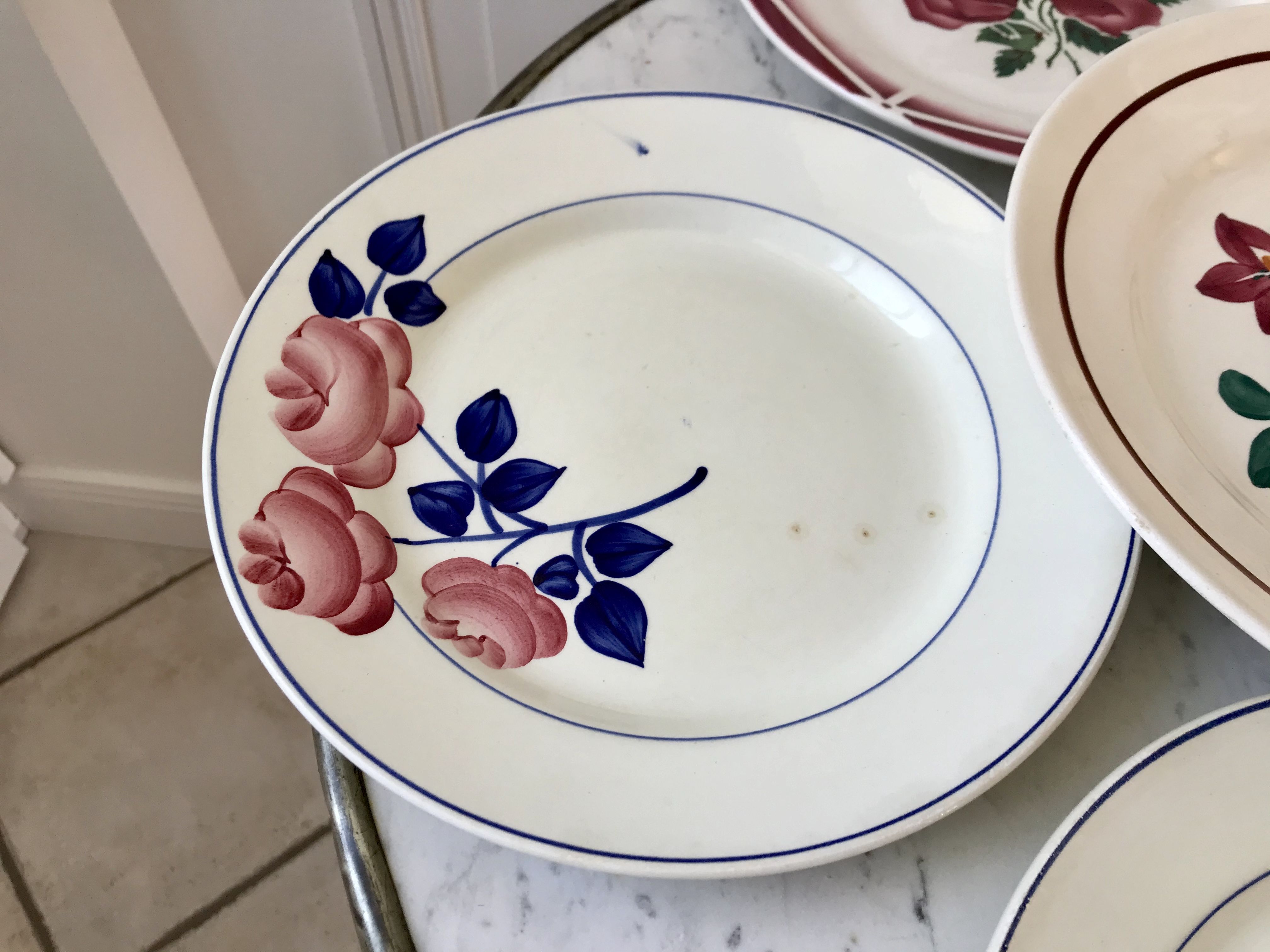 Set of 6 flat plates mismatched Digoin Sarreguemines, Terre de Fer and HBCF 30s