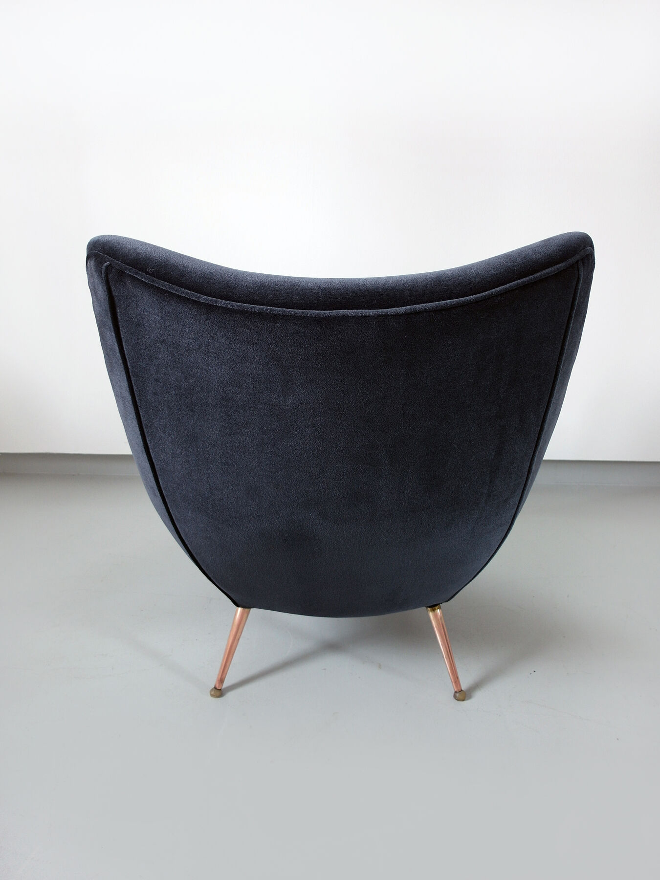 Sculptural armchair of Melchiorre Bega of 1955