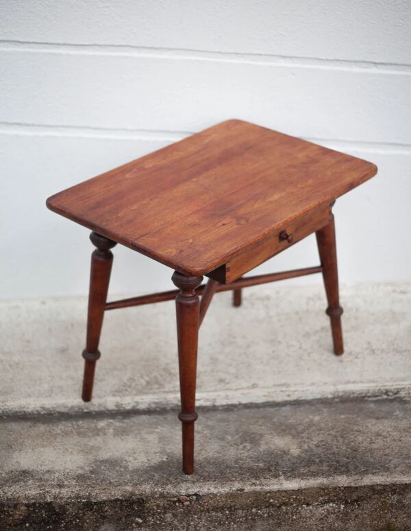 Table basse bois avec tiroir Thonet, table d'appoint table de chevet, bout de canapé vintage