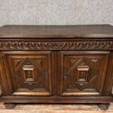 Large Louis XIII period Burgundy buffet in solid walnut circa 1650