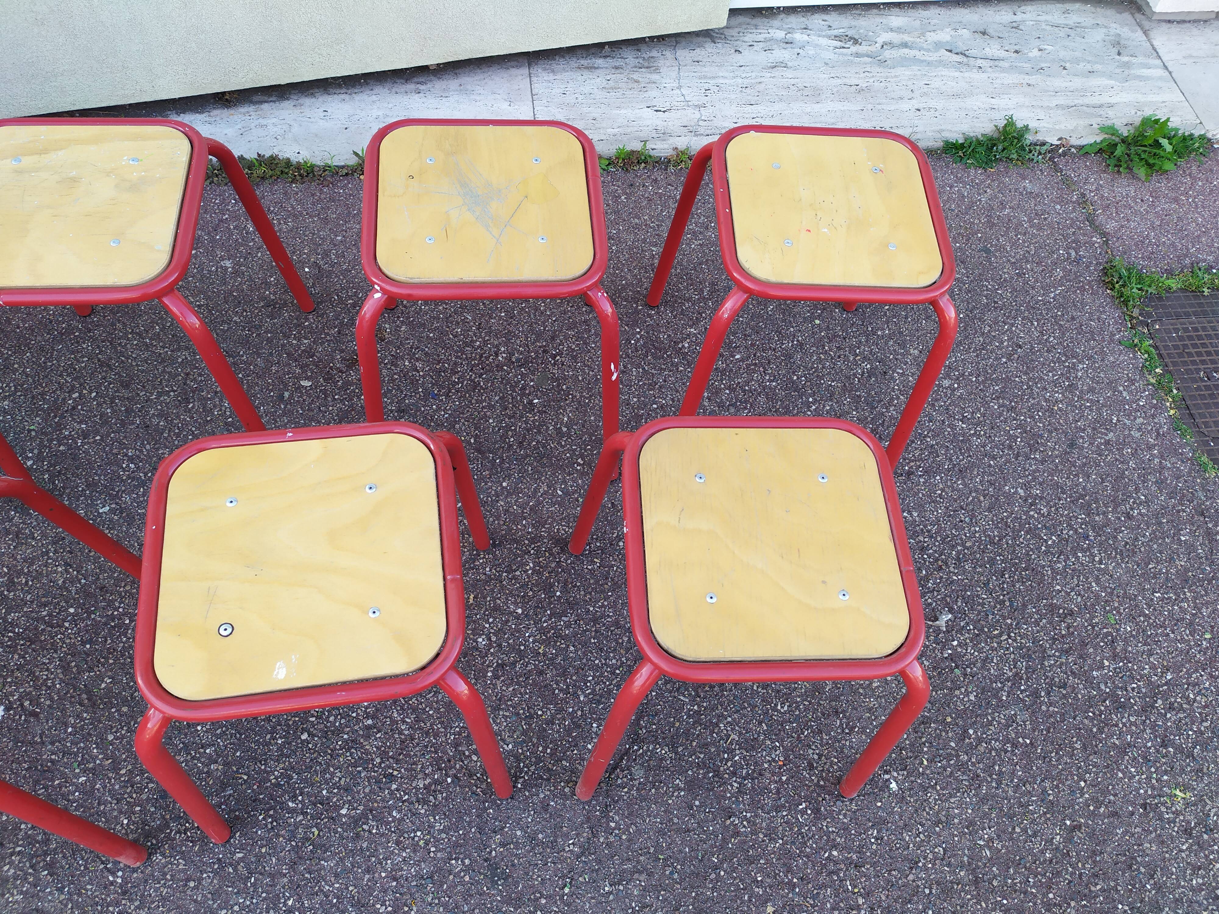 Lot de 10 tabouret bas carré en métal rouge - bois - atelier - industriel