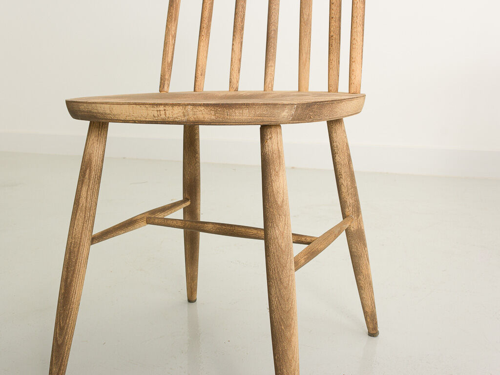4 bistro chairs with solid wood bars