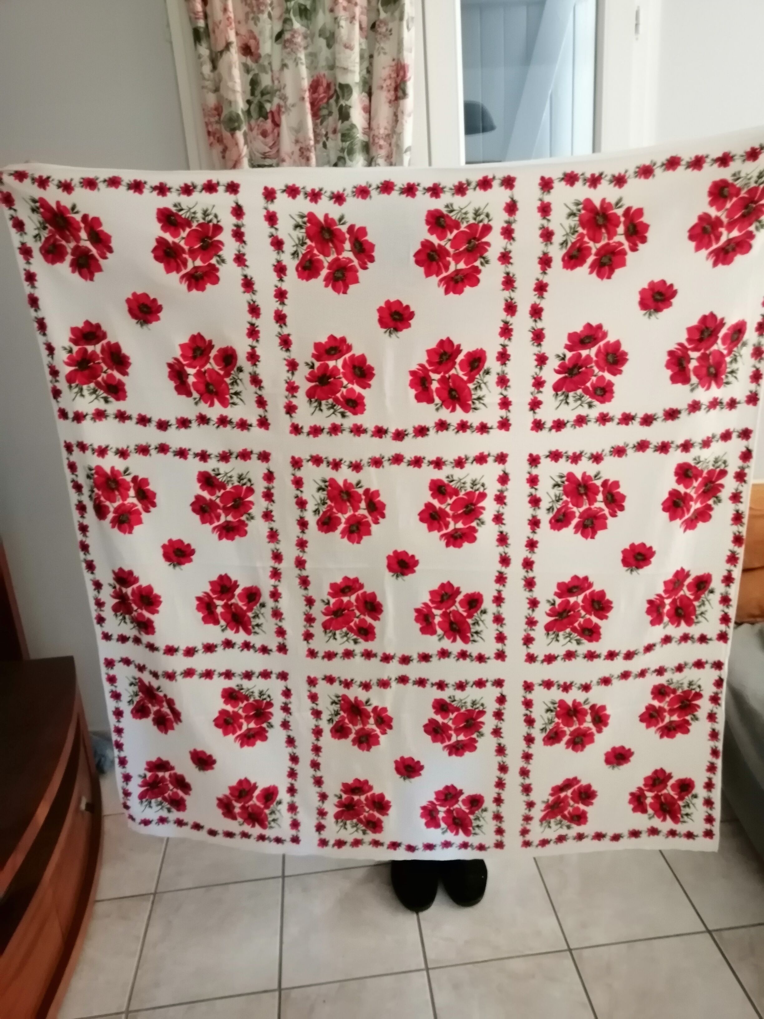 Tablecloth & vintage towels