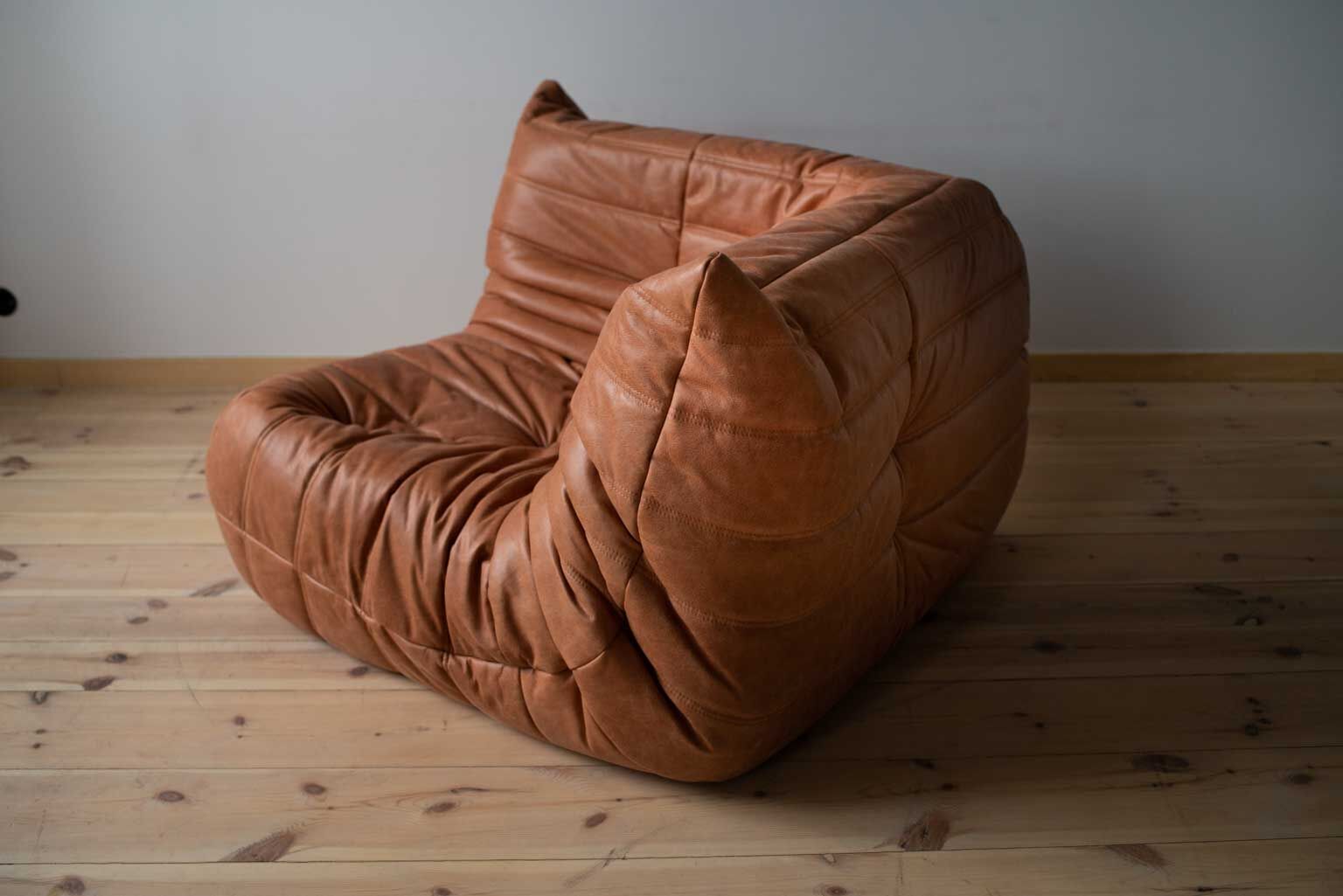 Togo corner armchair model designed by Michel Ducaroy 1973