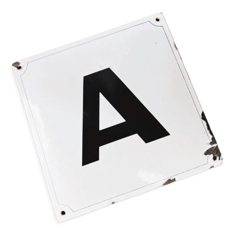Plaque émaillée bombée “Lettre A”