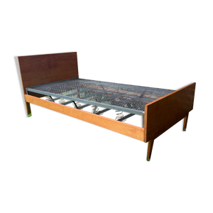 lit en bois vintage