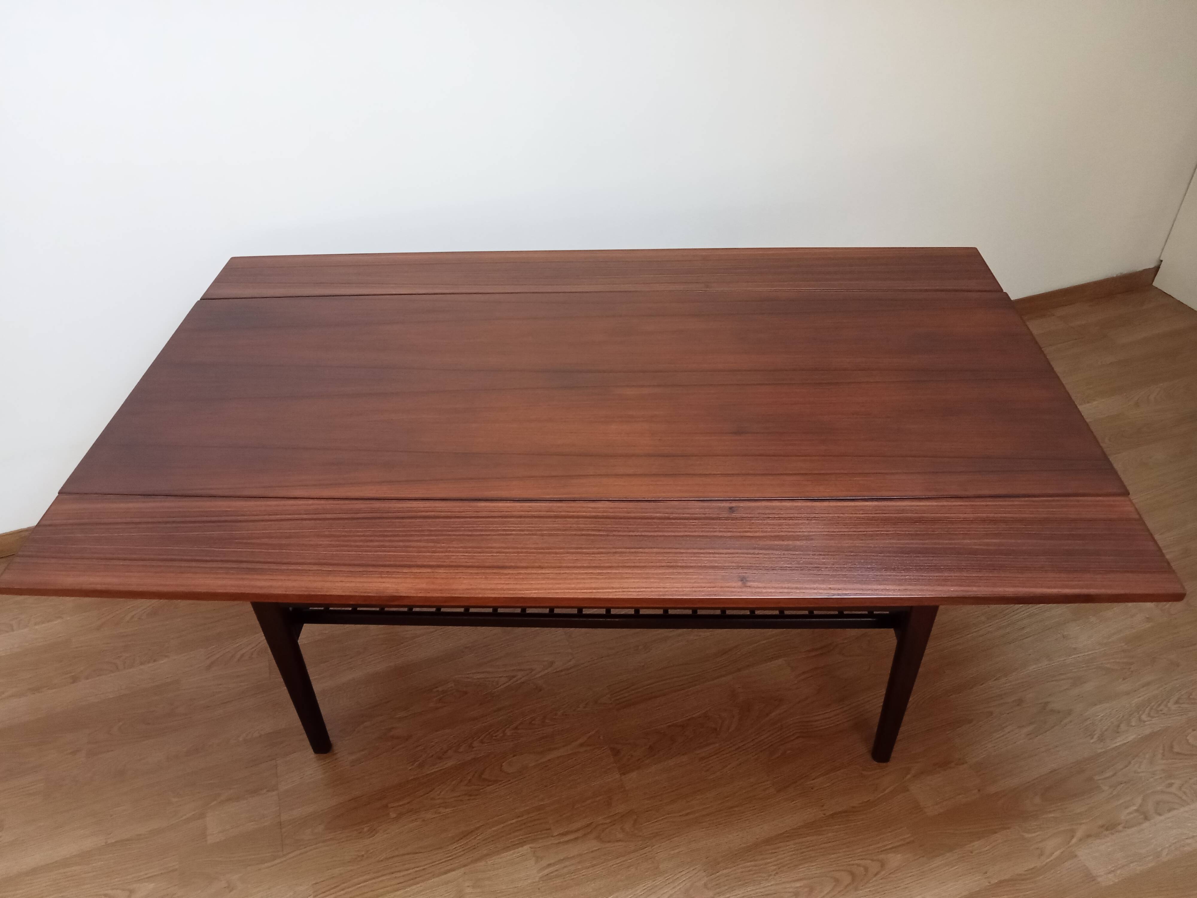 Lifting coffee table, Denmark, 1960s in teak