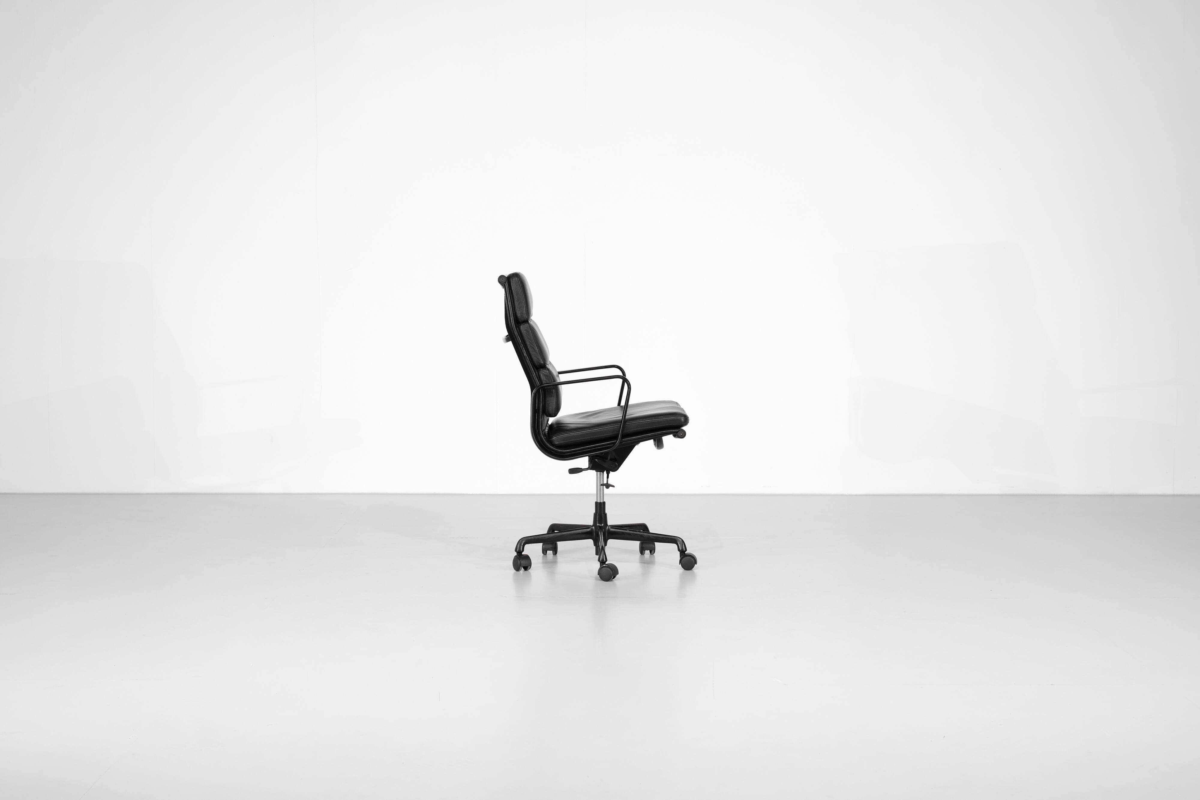 Soft Pad Chair "EA 219" Charles Ray Eames, USA 1969.