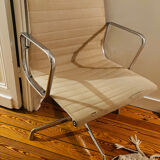 Swivelling chair by Charles and Ray Eames