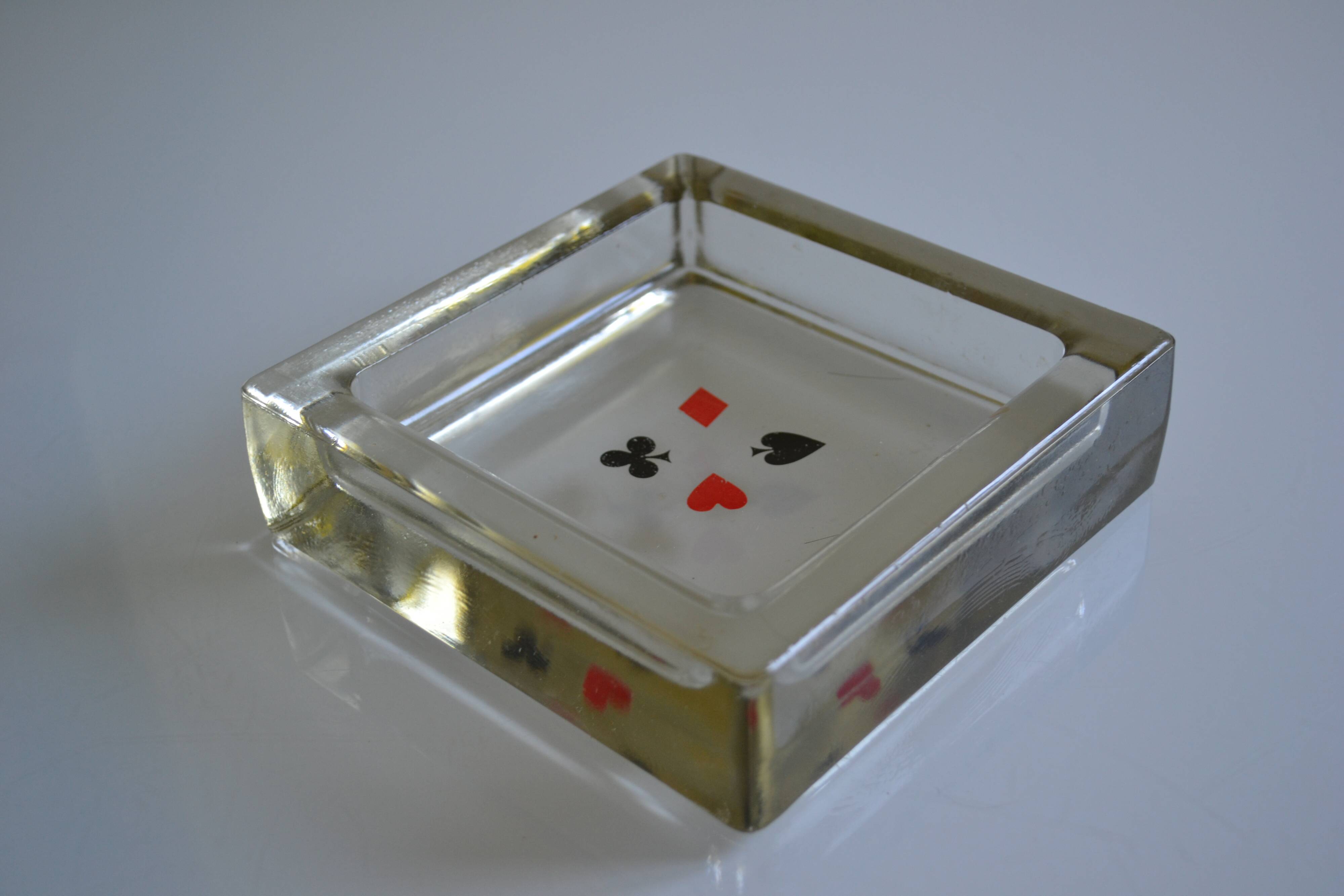 glass block pockets in the 4 colours of the card game