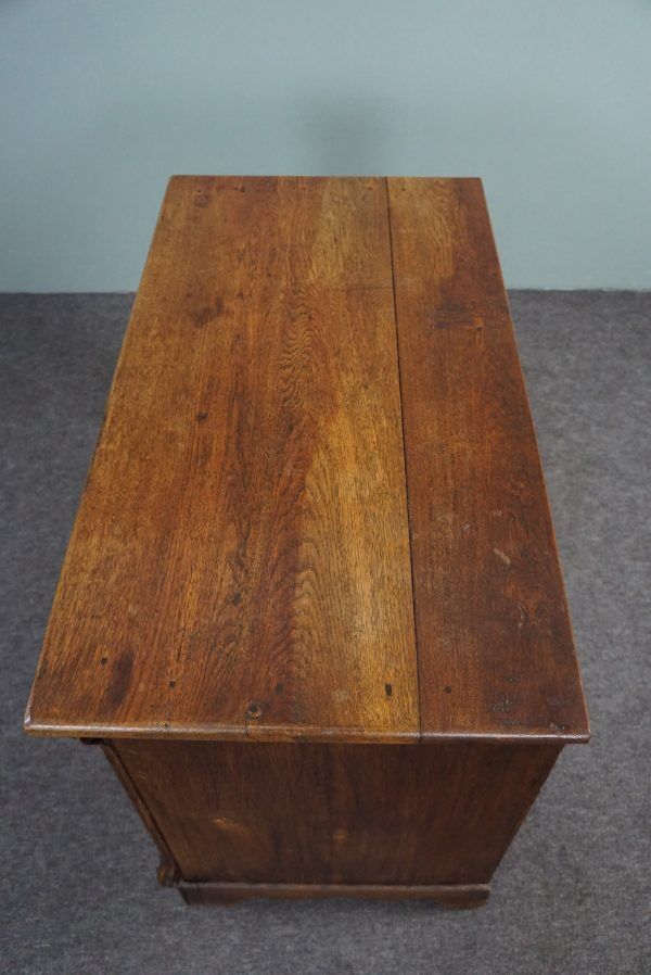 Antique oak chest of drawers with 4 drawers