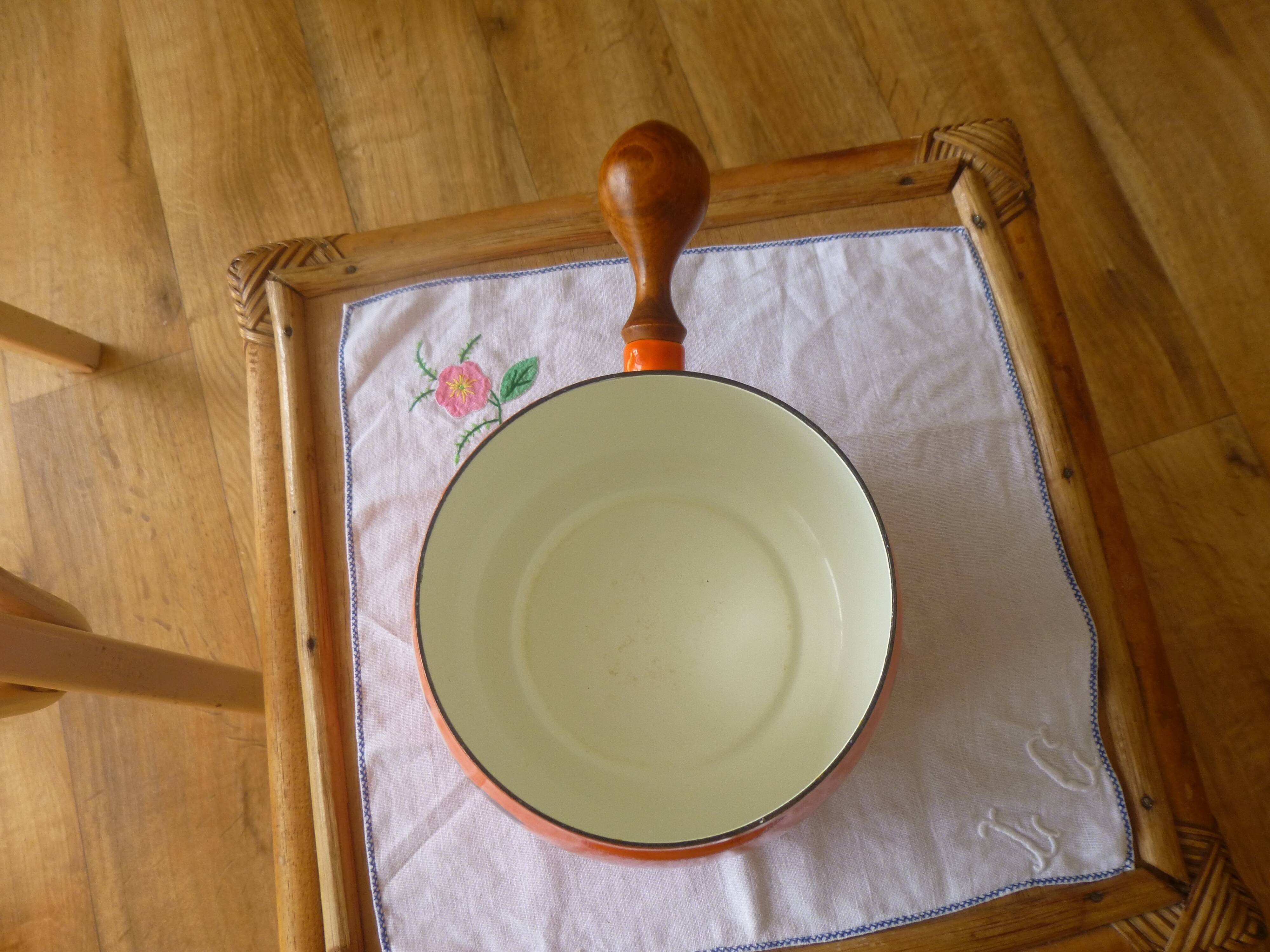 Enameled saucepan with lid 1970s