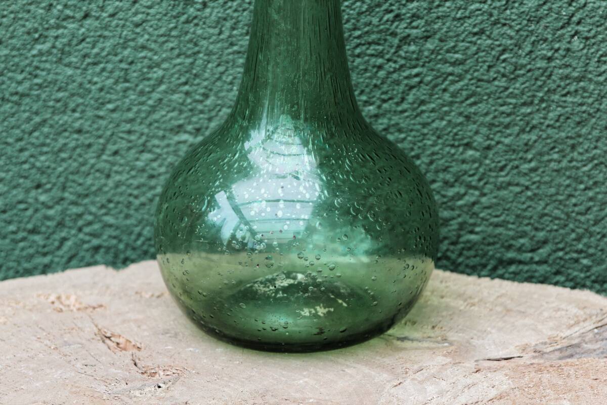 Single-flower vase in blown, bubbled glass, signed Biot