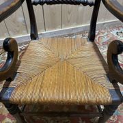 Paire de fauteuils paillés rustiques