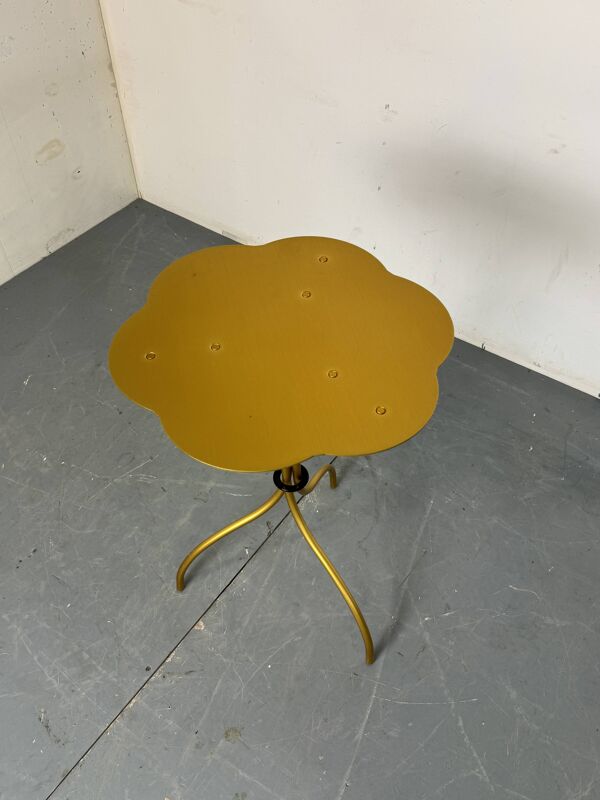 Table d'appoint haute design italien par Emaf Progetti pour Zanotta années 1980.