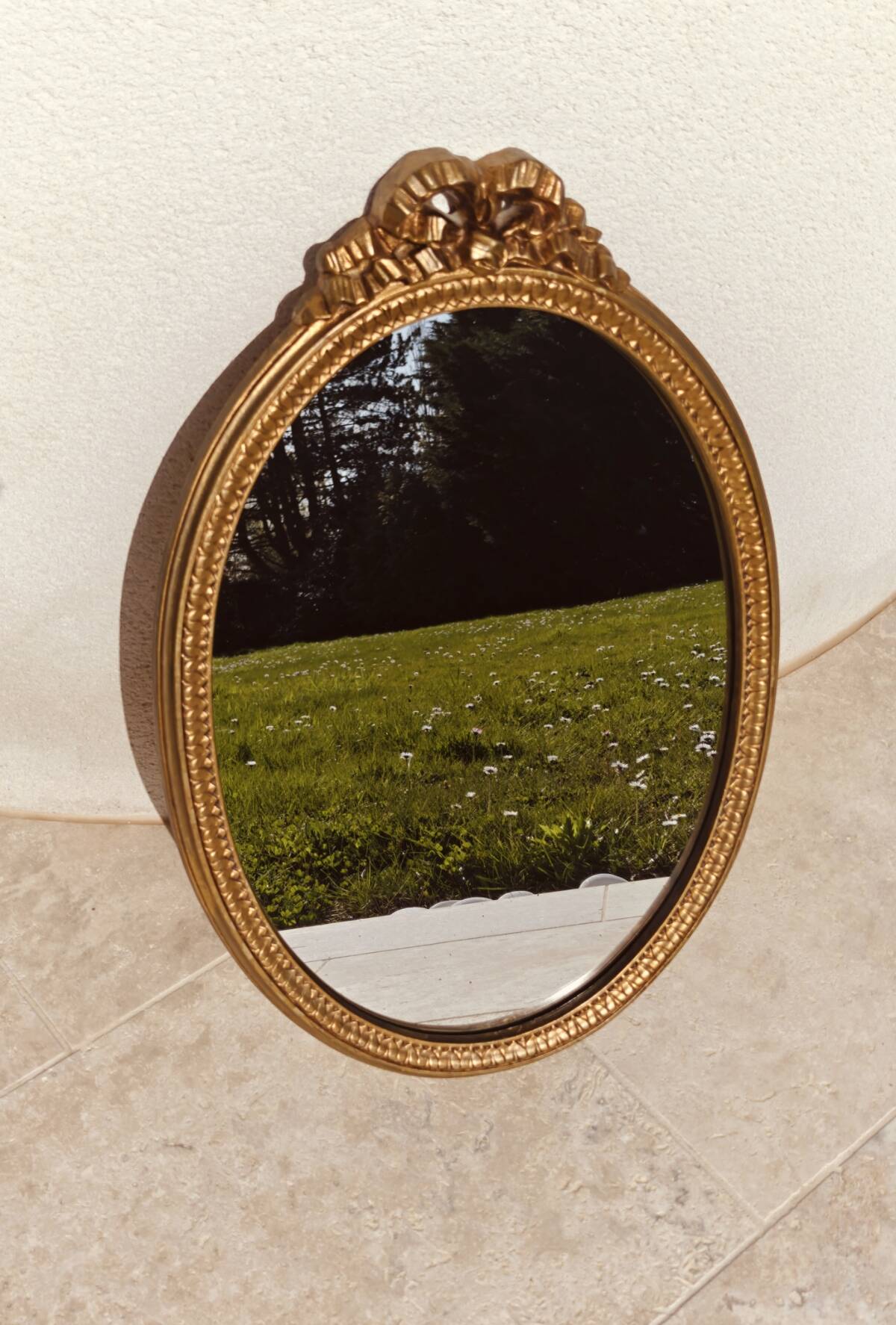 Authentic chic vintage oval mirror, in gilded wood, in baroque style.