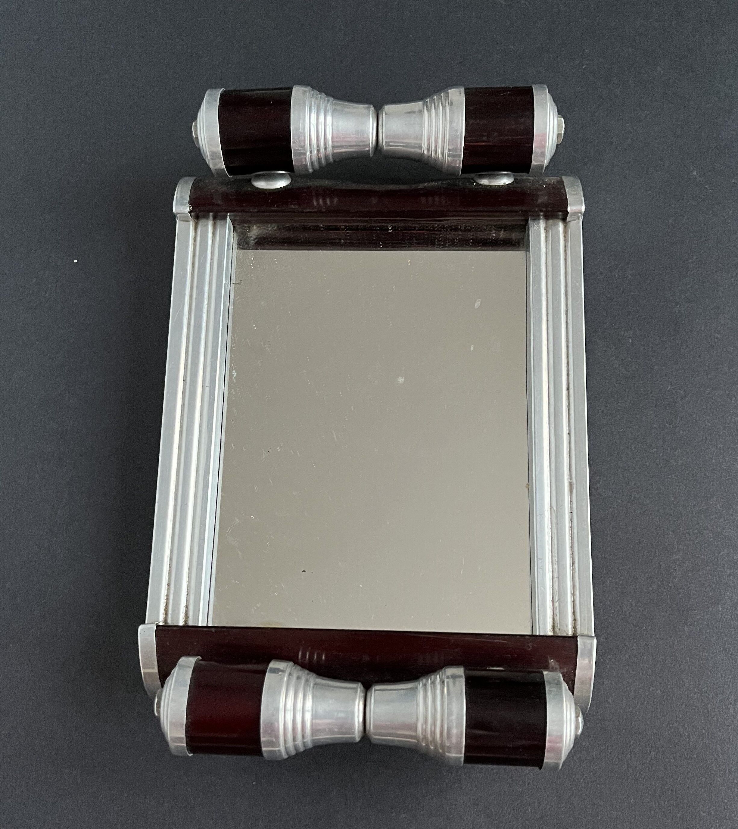 Rectangular mirror tray