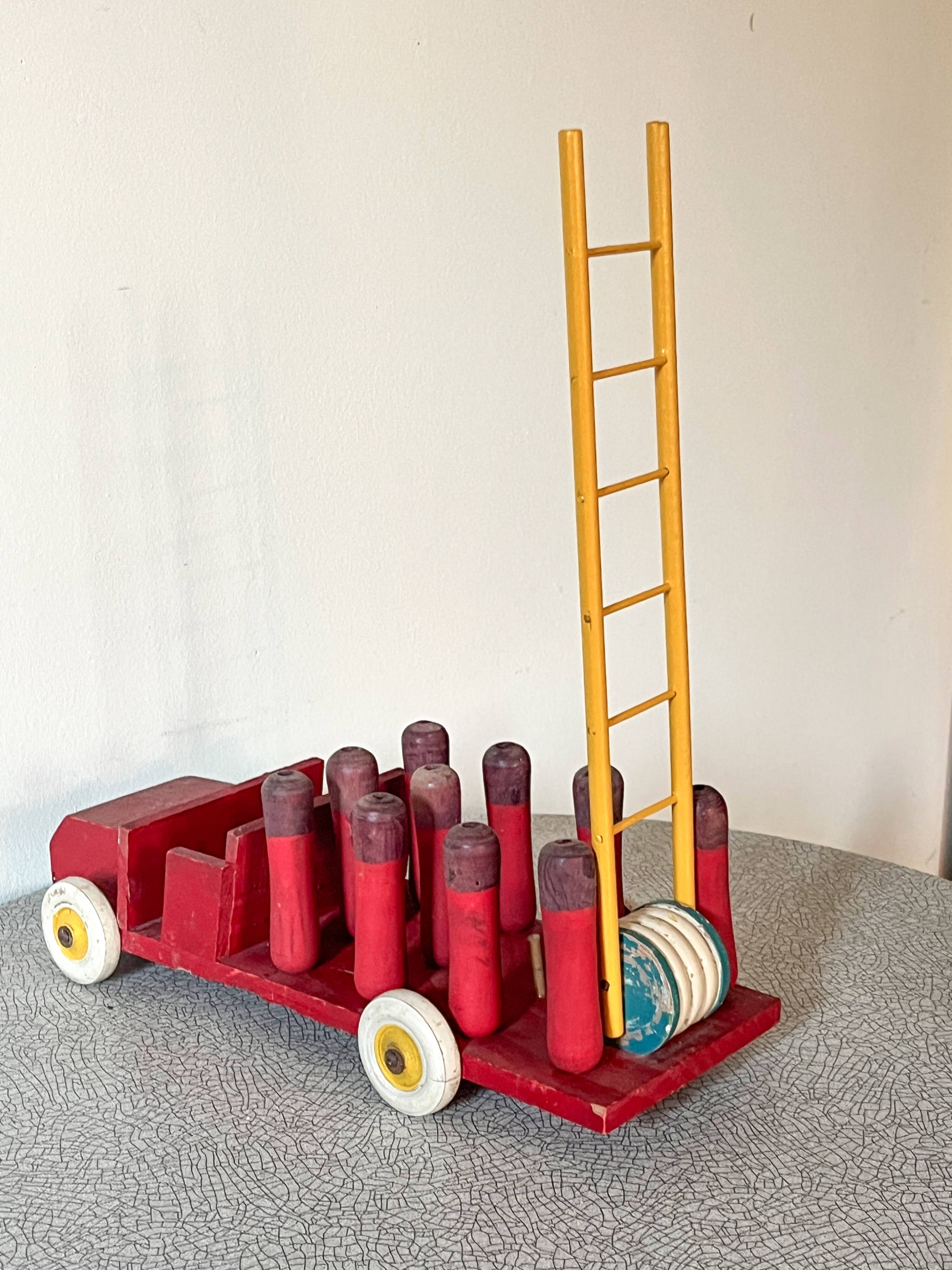 camion de pompier jeu de quilles en bois, jouet ancien années 30/40