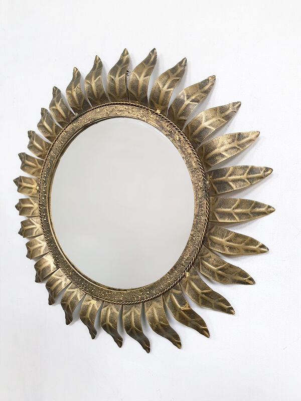 Miroir en forme de soleil en feuille d'or dorée du milieu du siècle français
