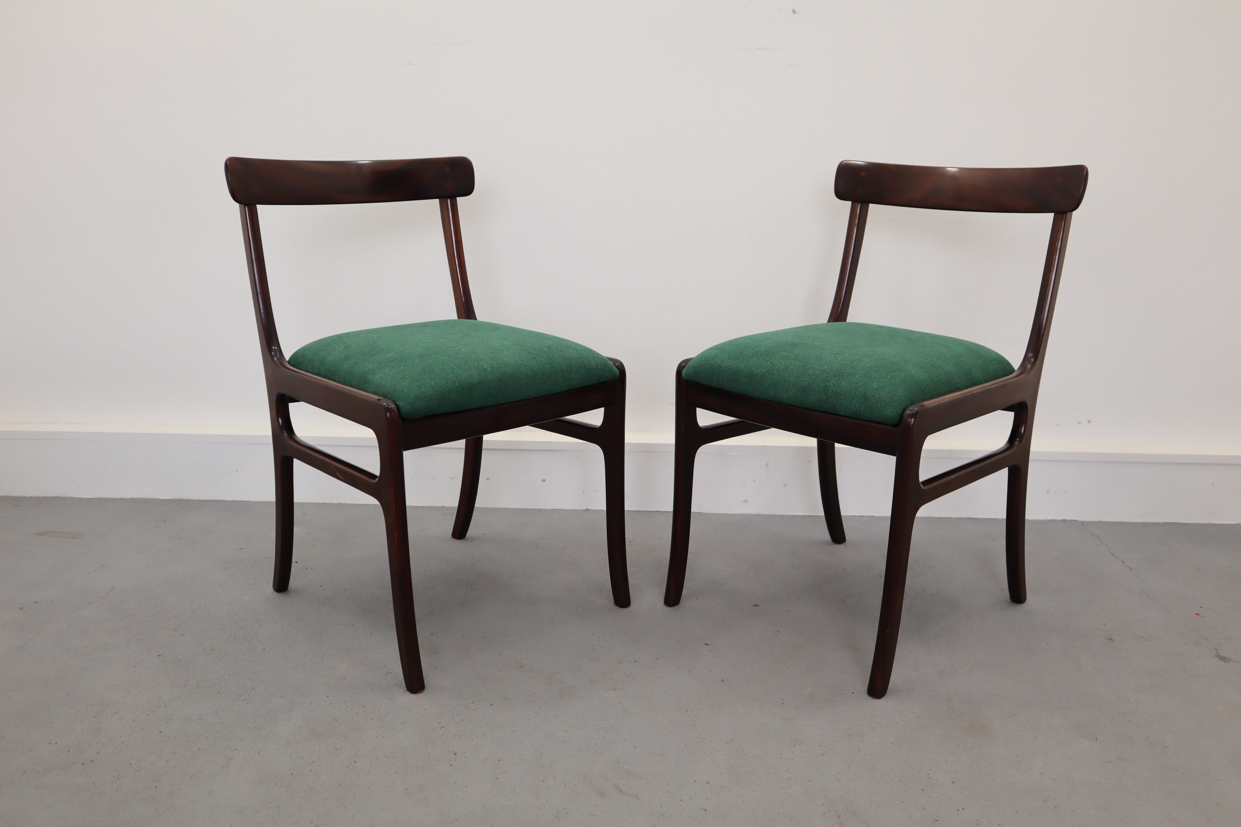 Chaises à manger danoise du milieu du siècle de Poul Jeppesens Møbelfabrik années 1960
