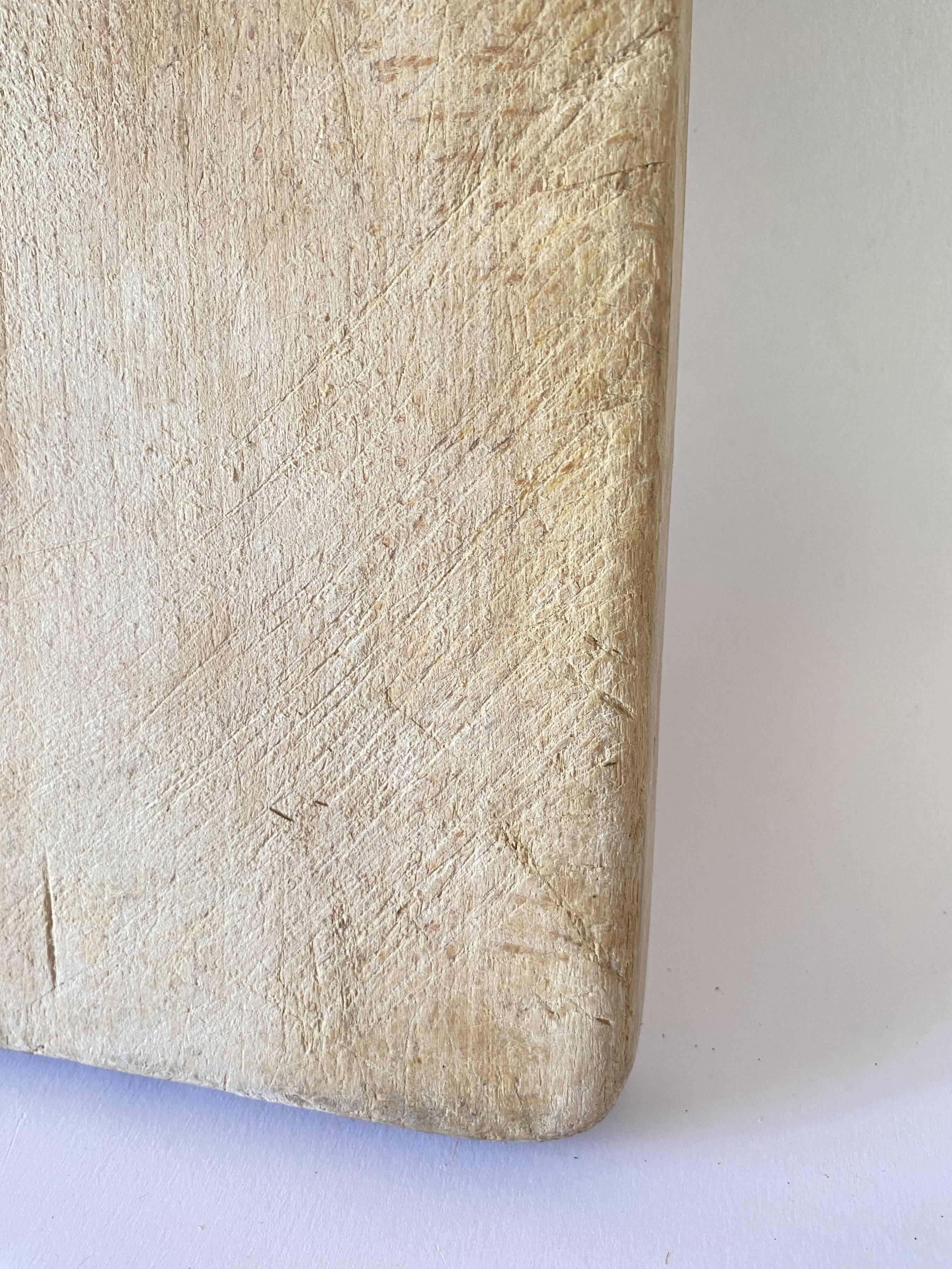 Butcher's cutting board with handle