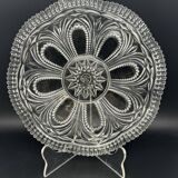 Plat en verre travaillé