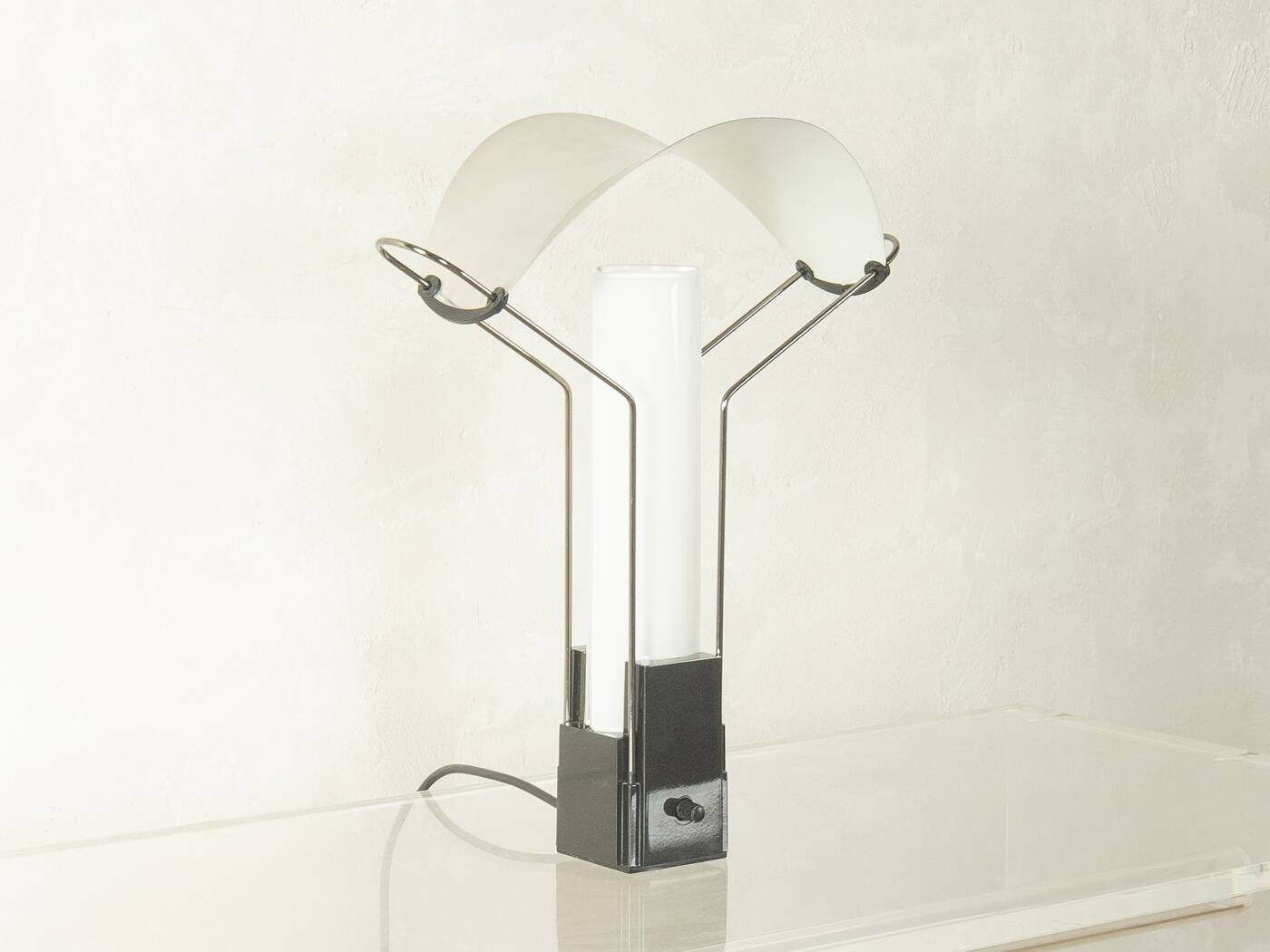 Arteluce Palio table lamp by Perry King & Santiago Miranda