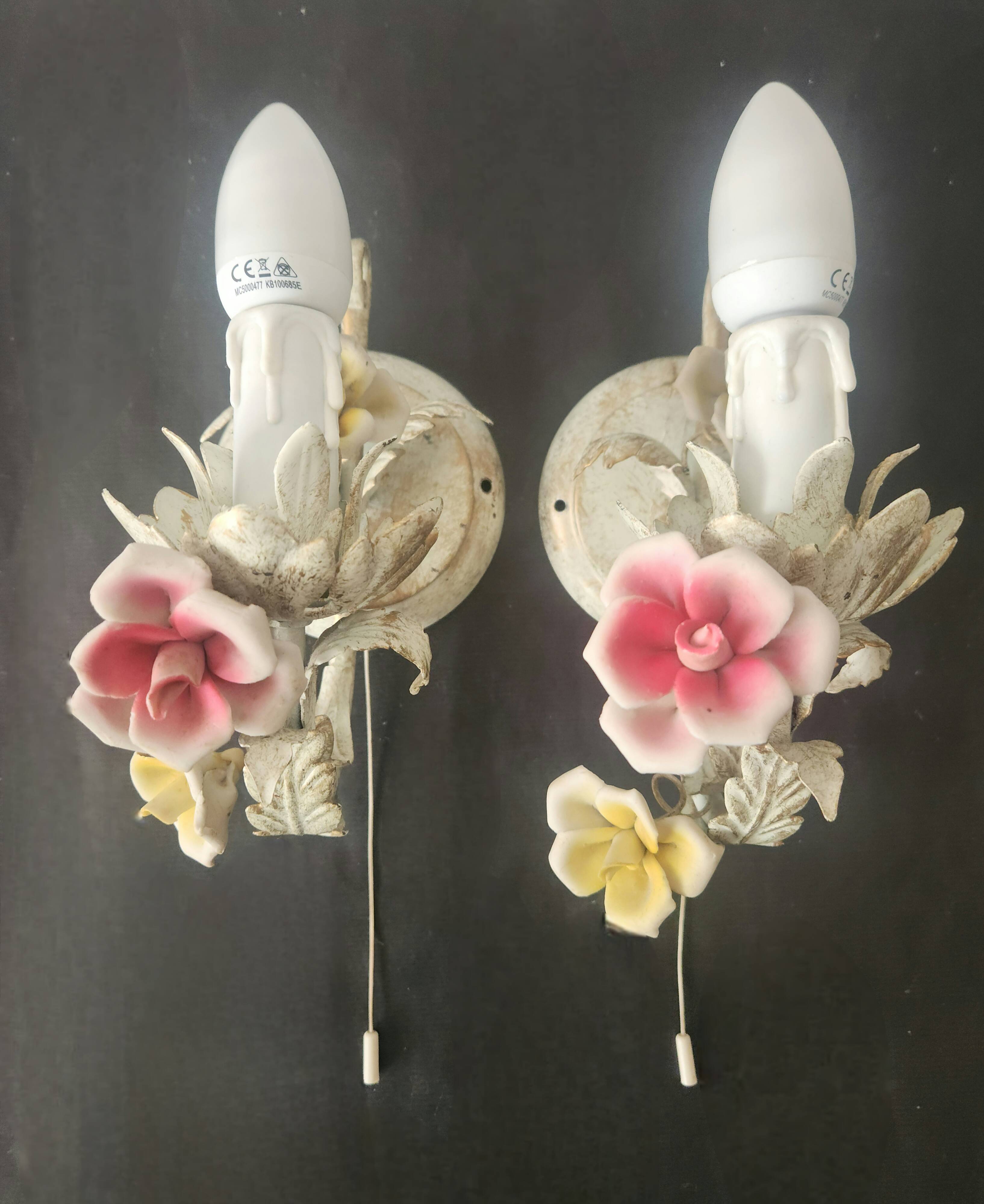Set von 2 Shabby Chic Wandlampen Tole Schmiedeeisen Porzellan Rosen Blumen