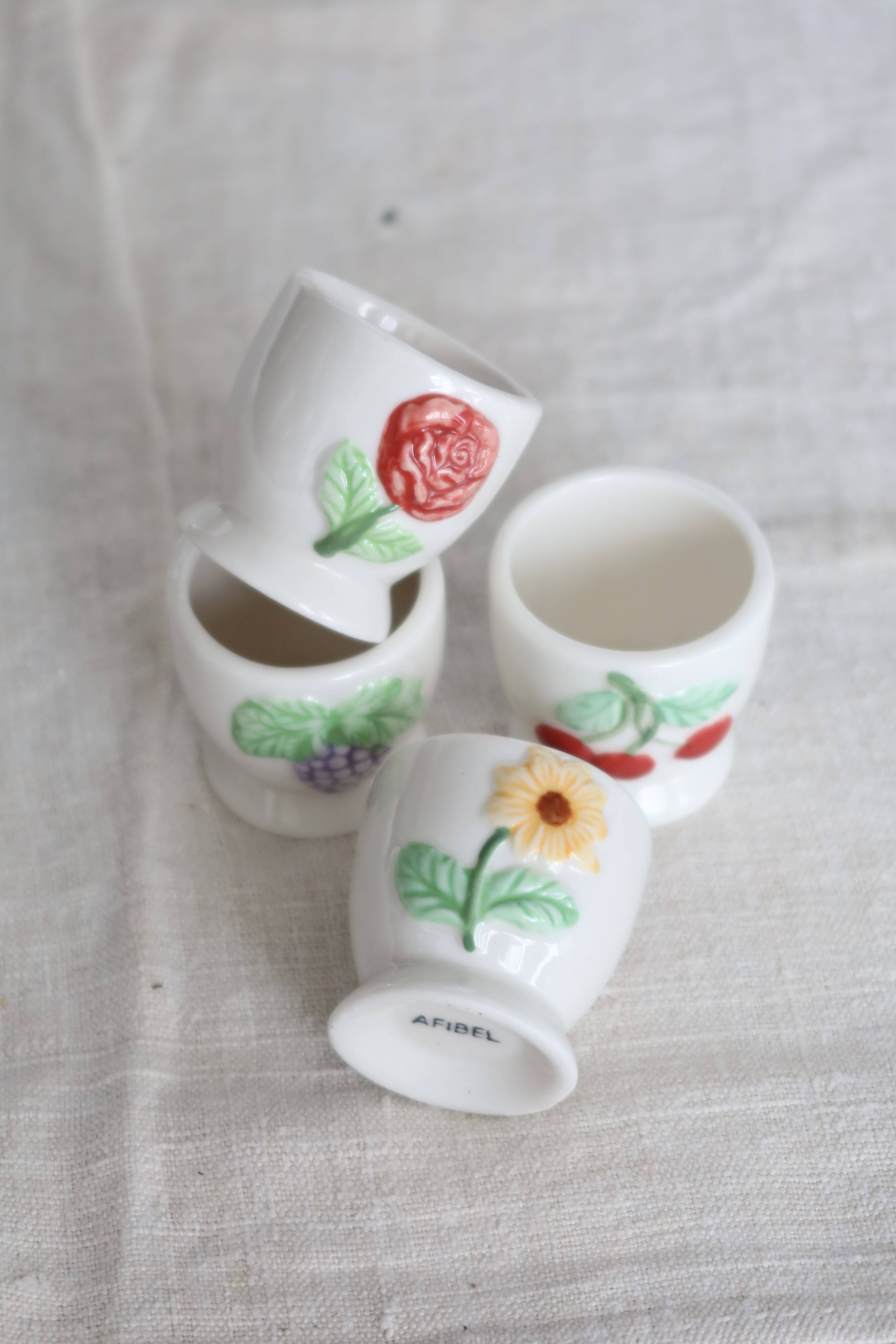 4 vintage Afibel porcelain egg cups - Barbotine decor