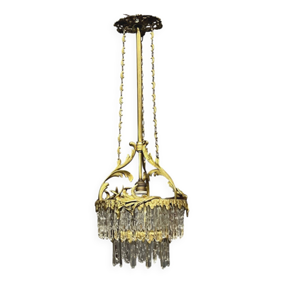 Lustre ancien en bronze doré avec pendeloques en cristal.
