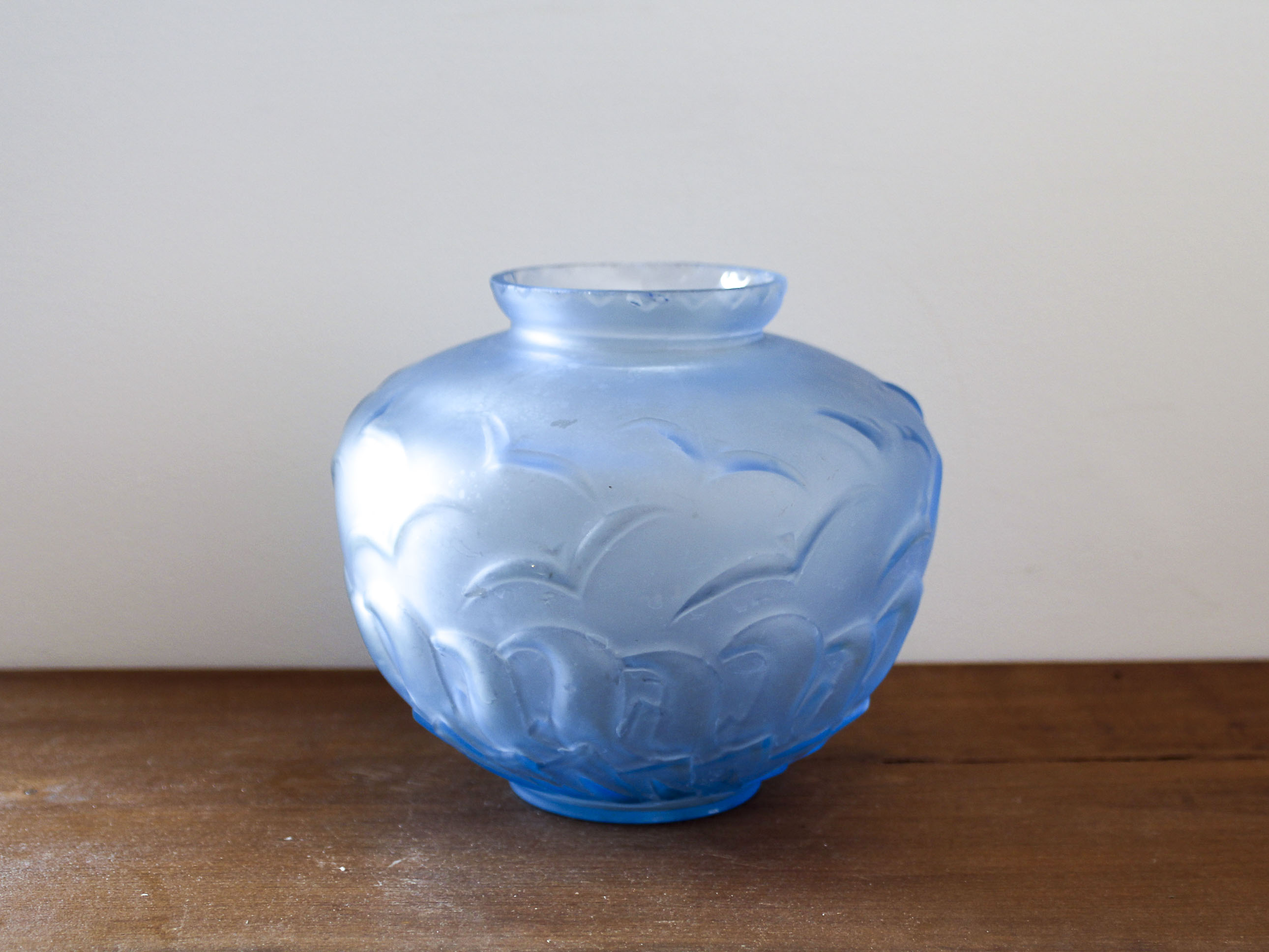 Molded glass vase marine décor 50s