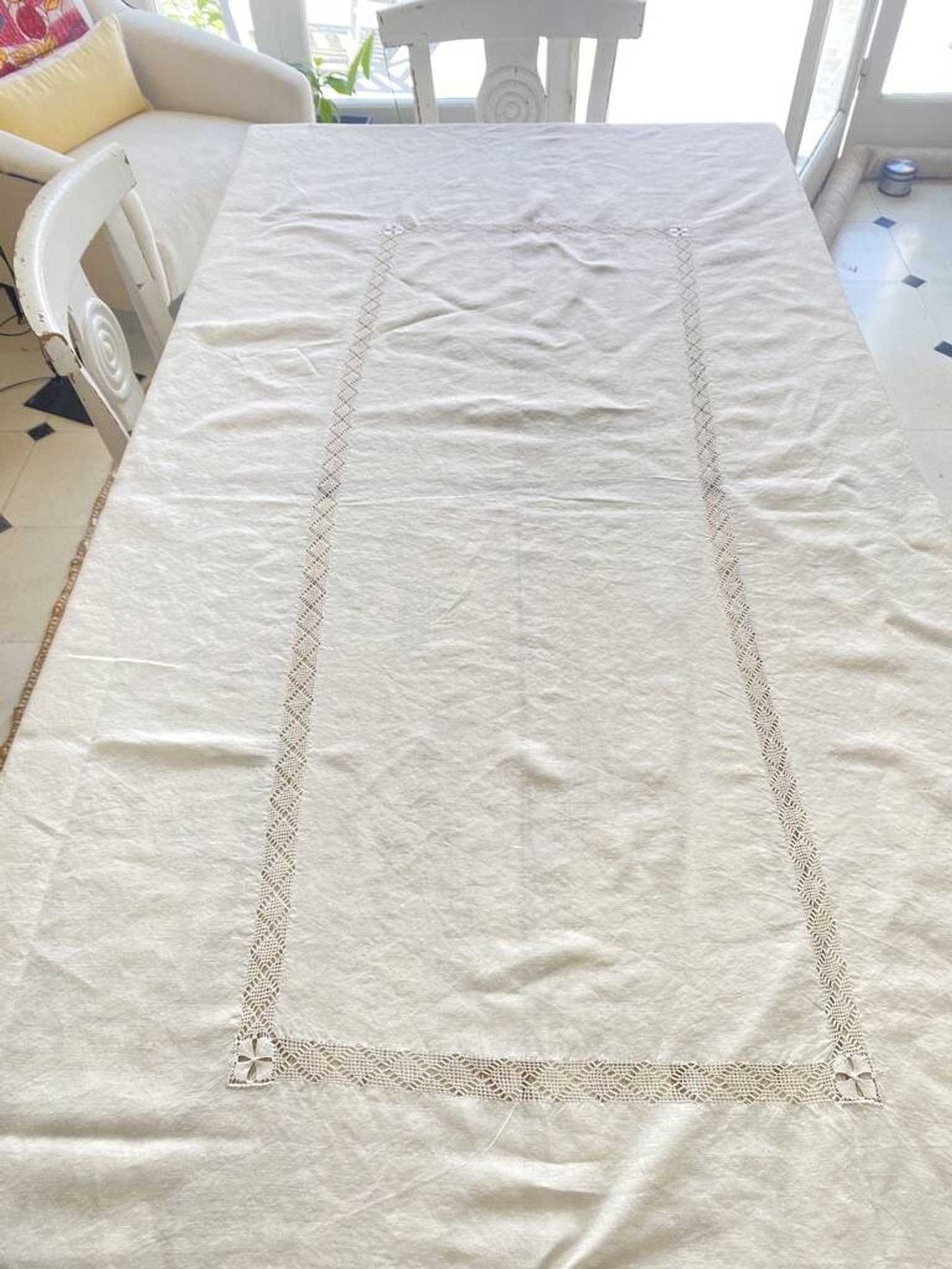 Antique tablecloth with English embroidery and its 12 napkins - 230x145 cm - Linen