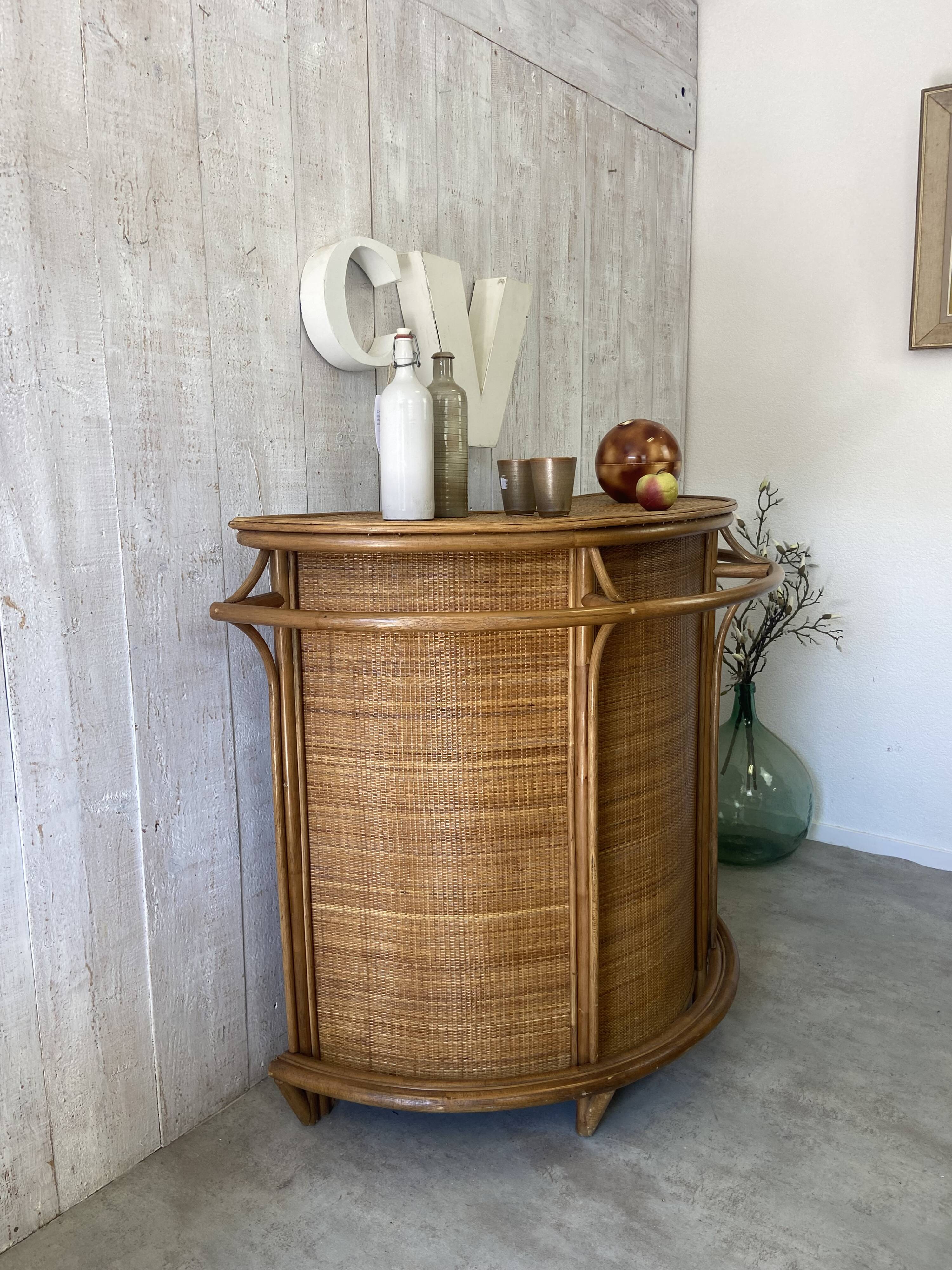 Vintage rattan bar