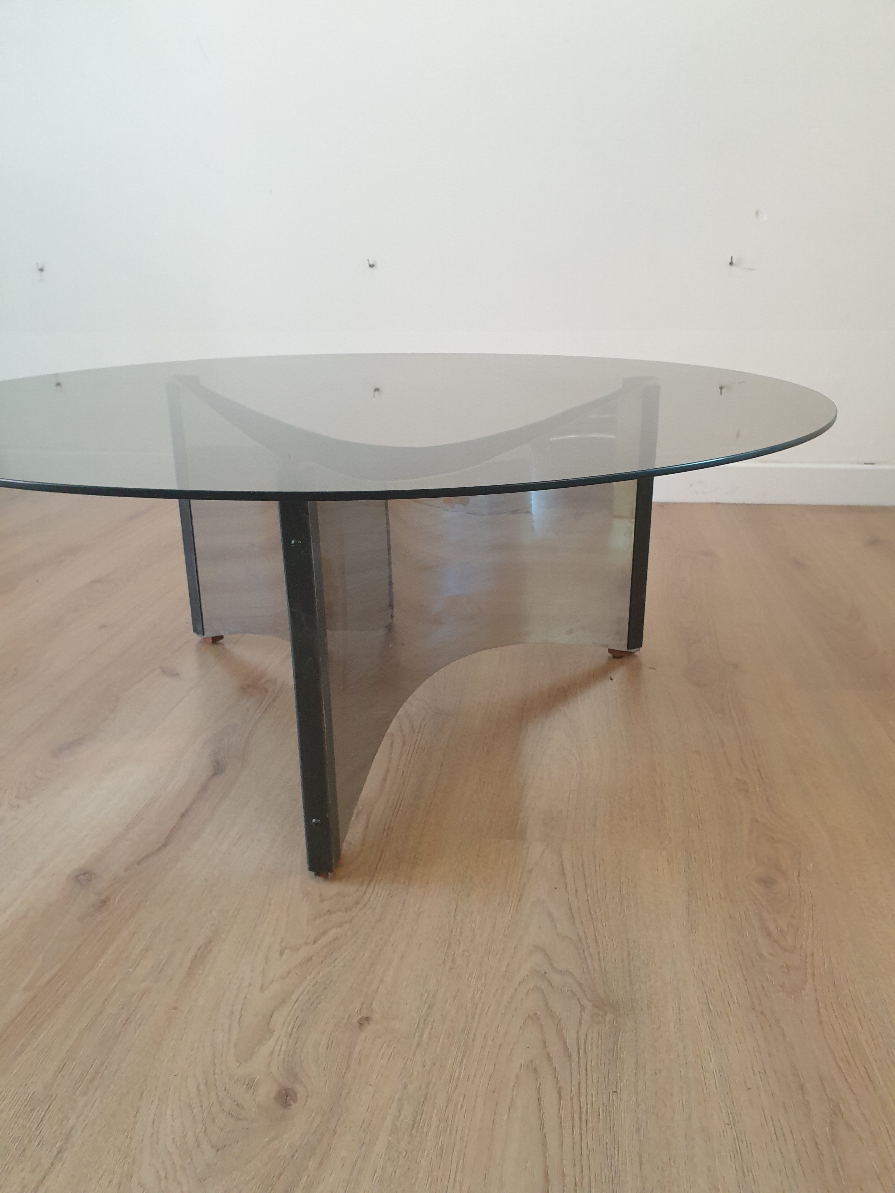 Round coffee table