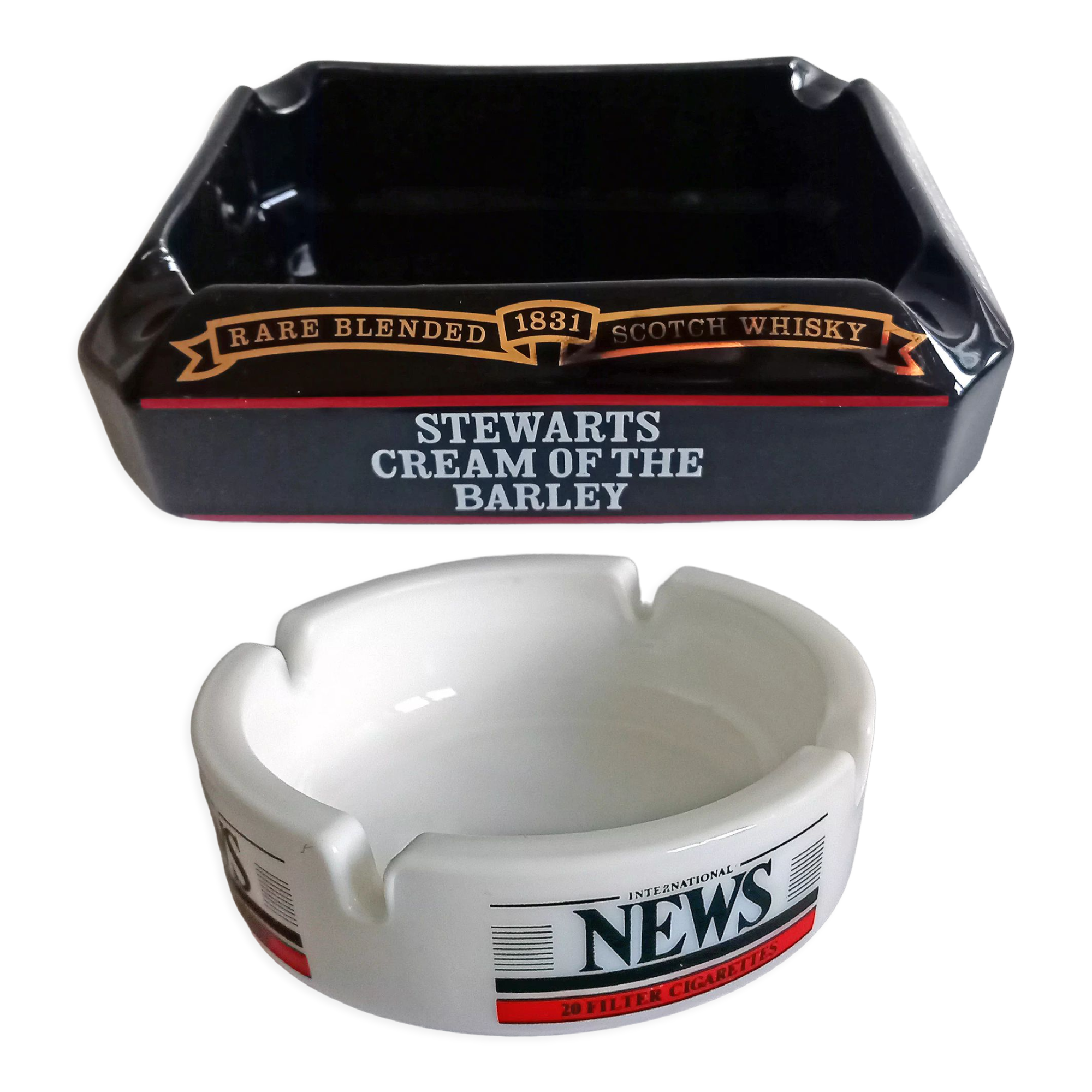 Set 2 advertising ashtrays Collection "International News" "Stewarts Cream Of The Barley" Vintage