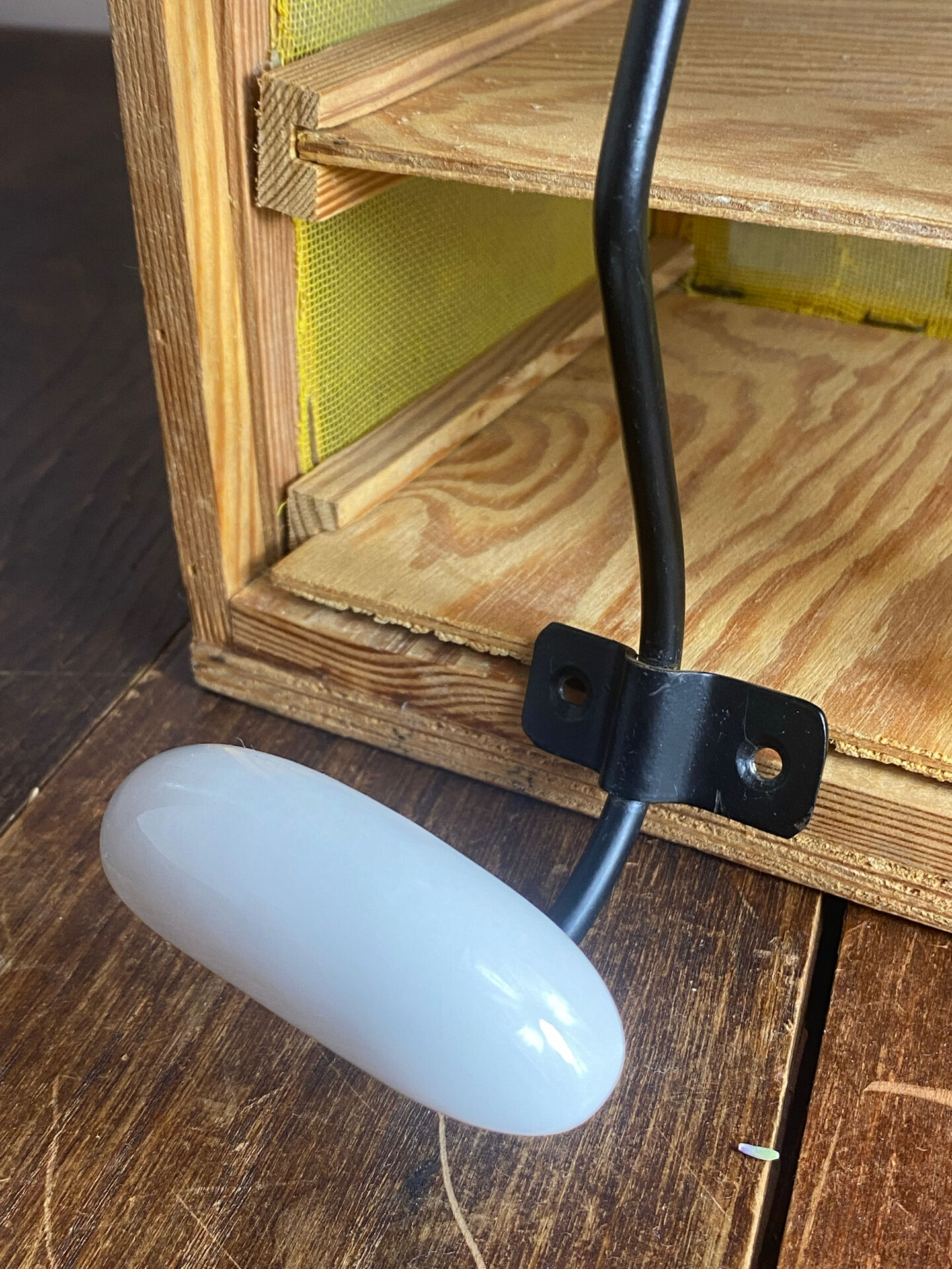 Metal and porcelain hook