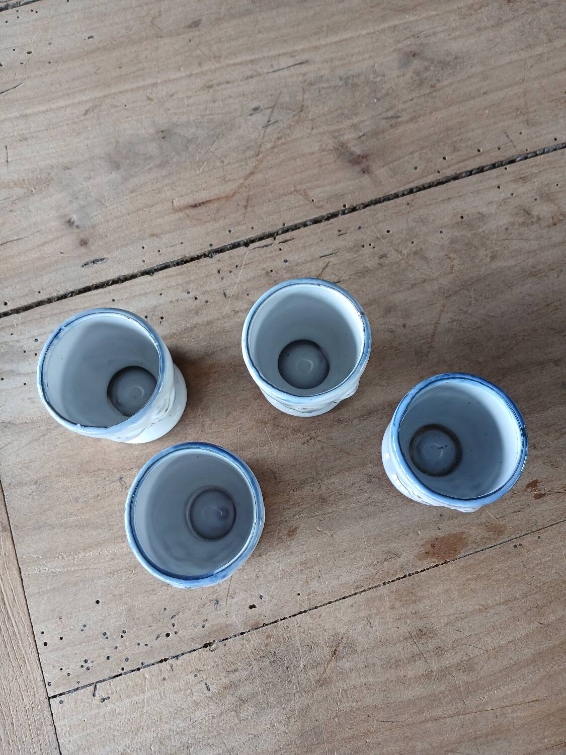 4 ceramic egg cups