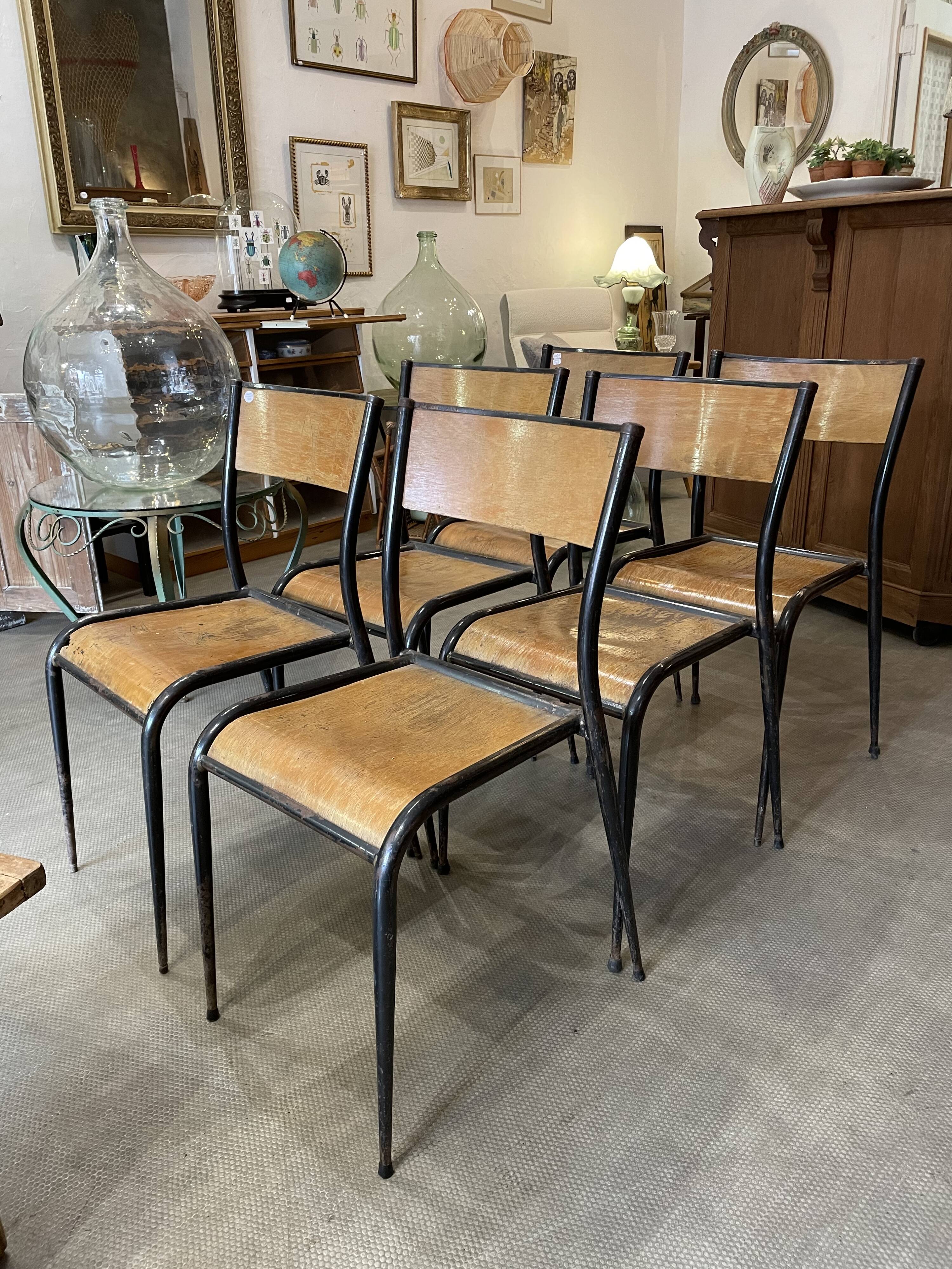 6 Mullca 510 school chairs