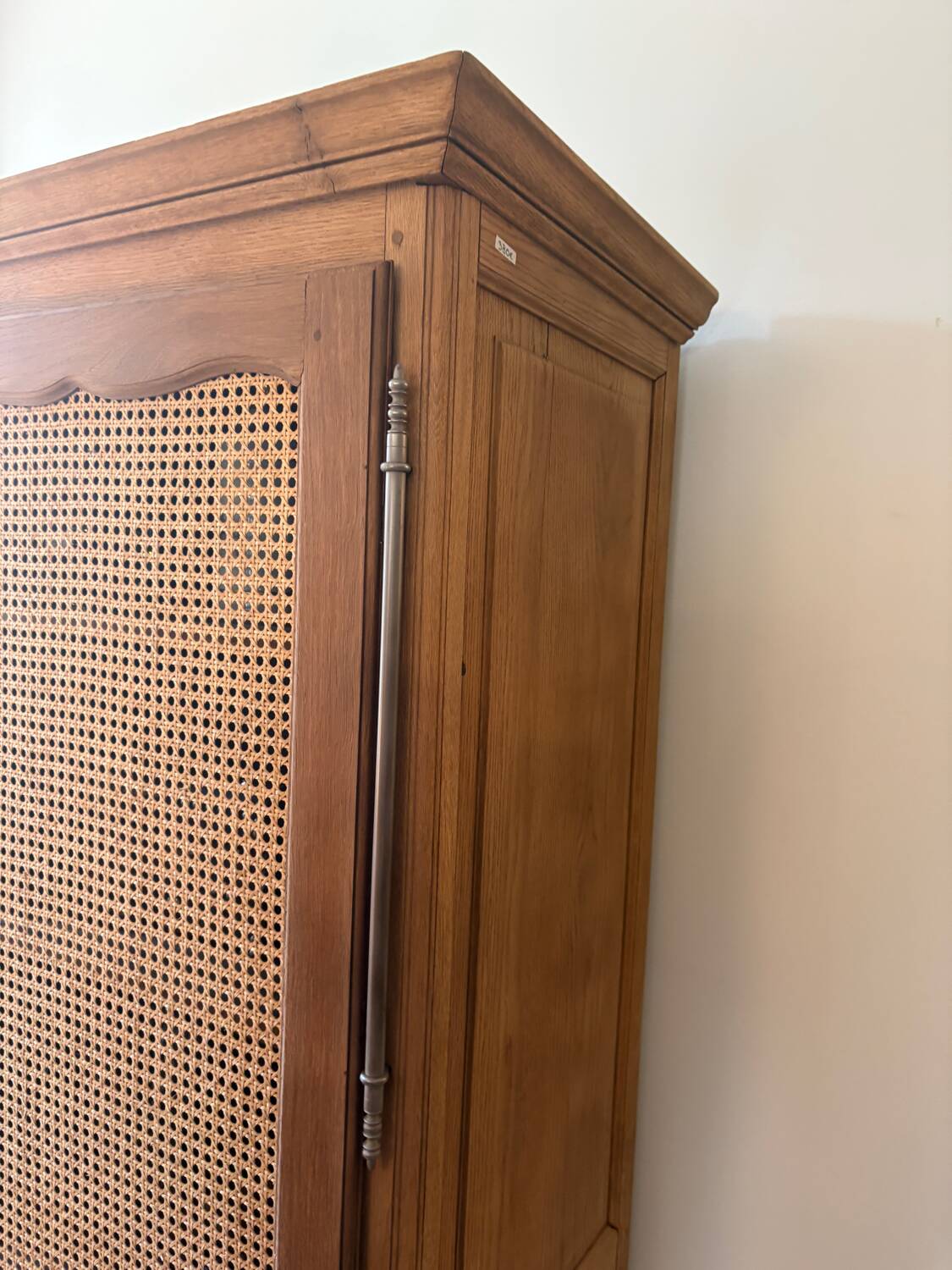 Cane-work oak bonnetière