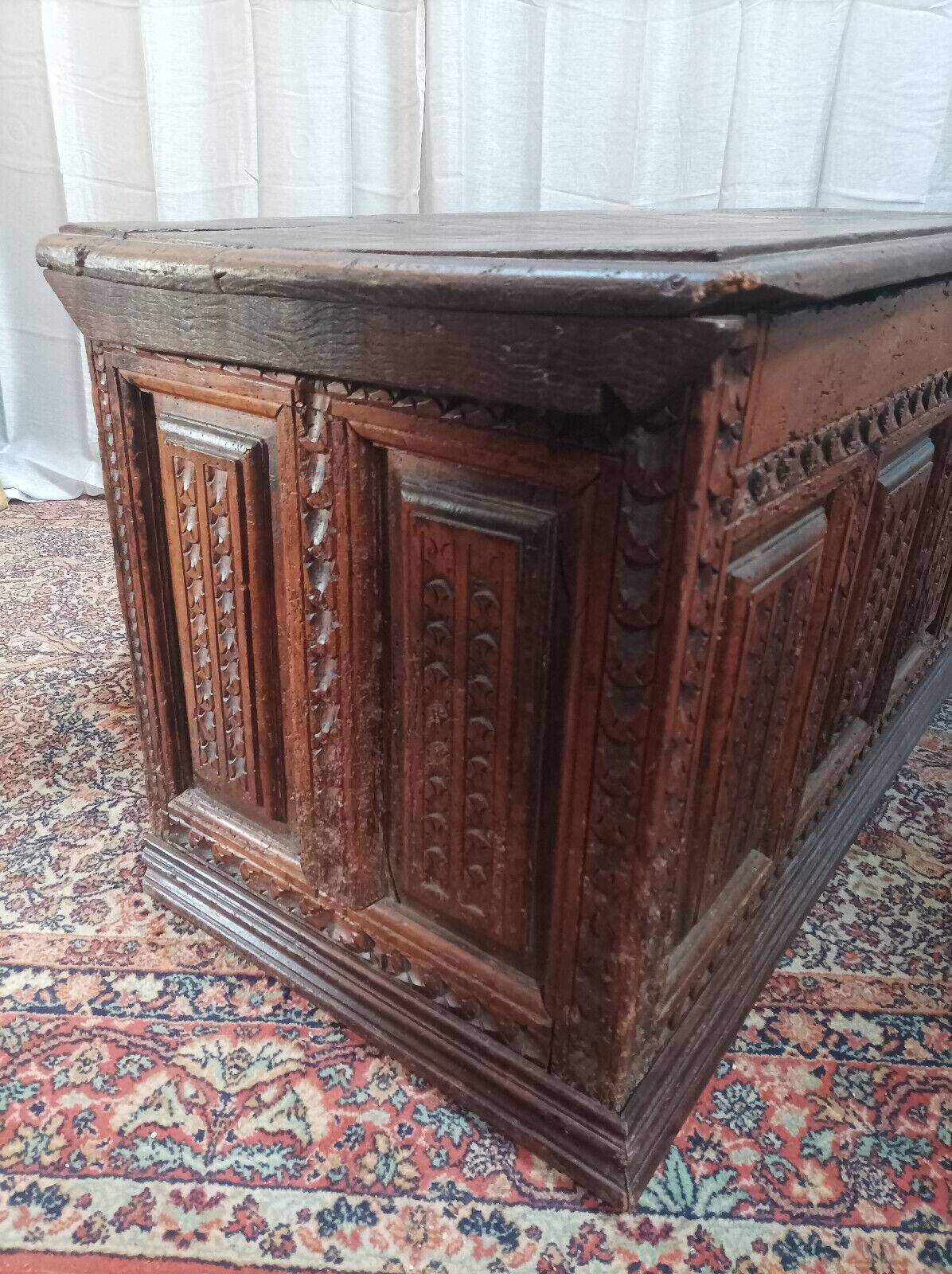 Louis XIII chest in carved walnut, 17th century