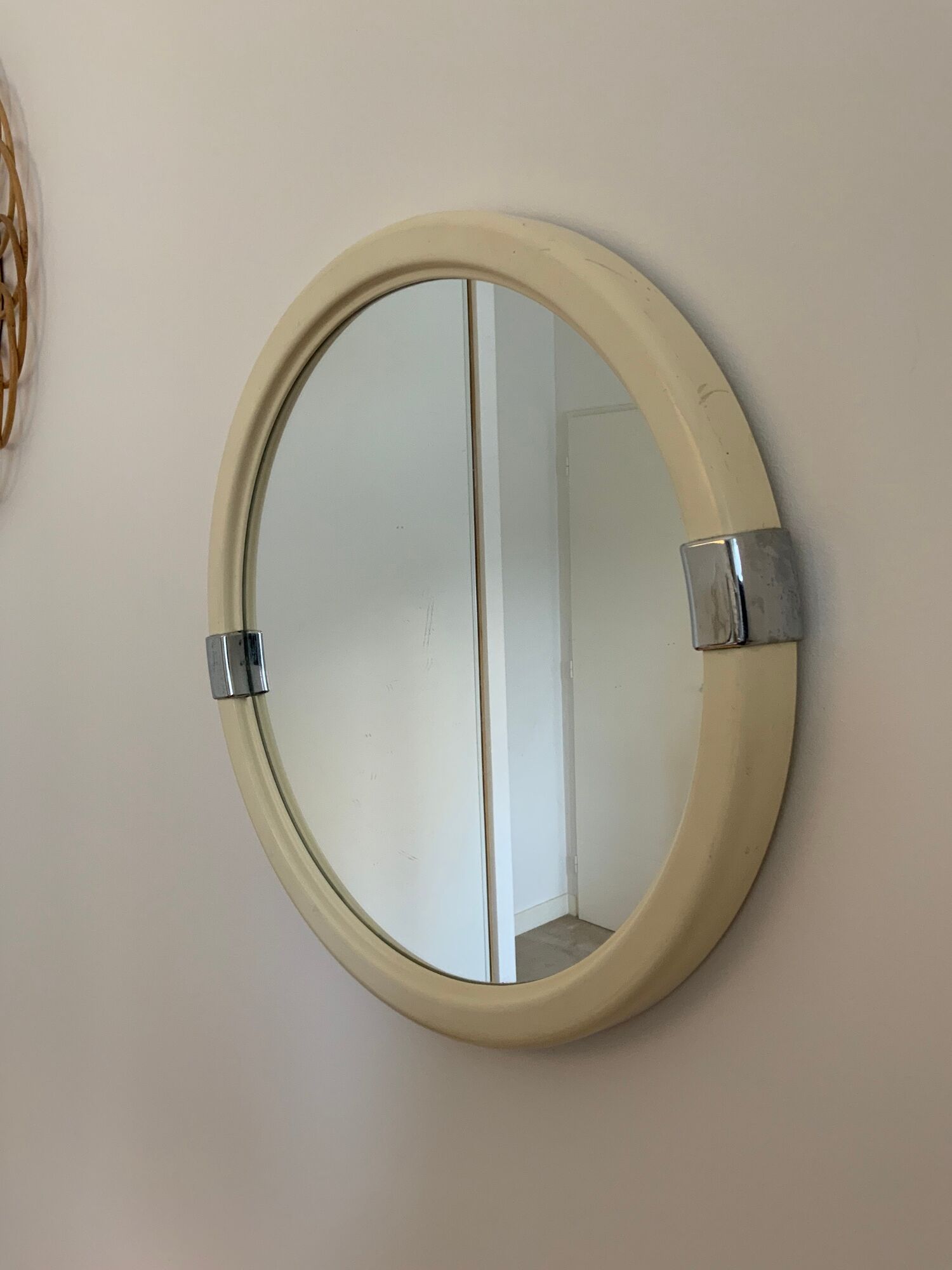 Vintage mirror round edge in white plastic and chrome diameter 46 cm