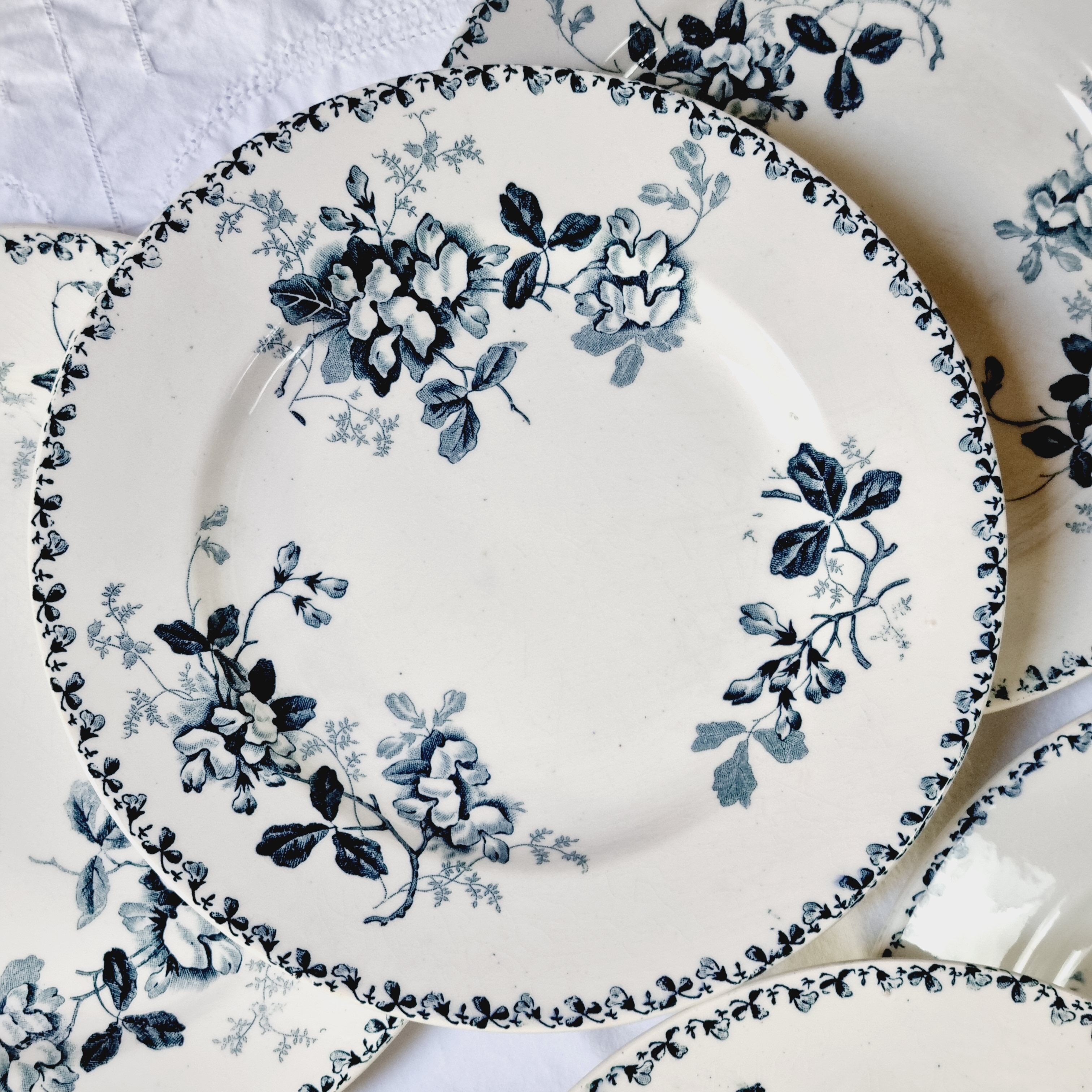 Set of 6 flat plates Moulin des Loups