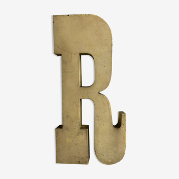 Yellow sign letter R