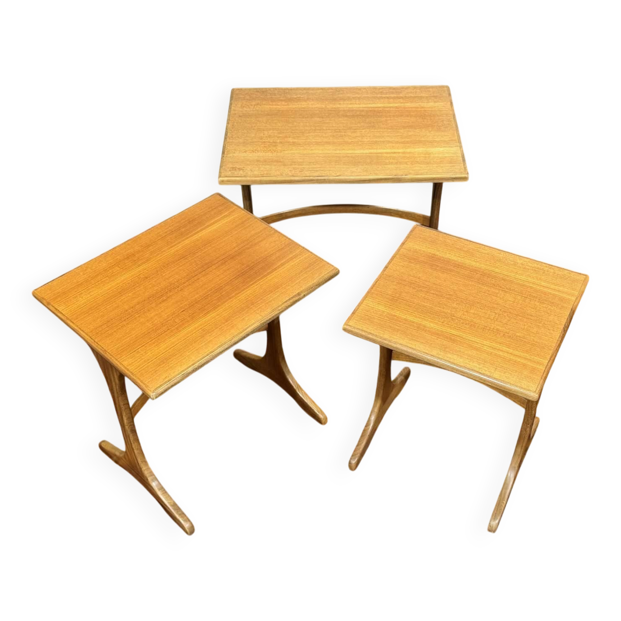 Suite de tables gigognes en teck des années 1970 de la marque GPlan
