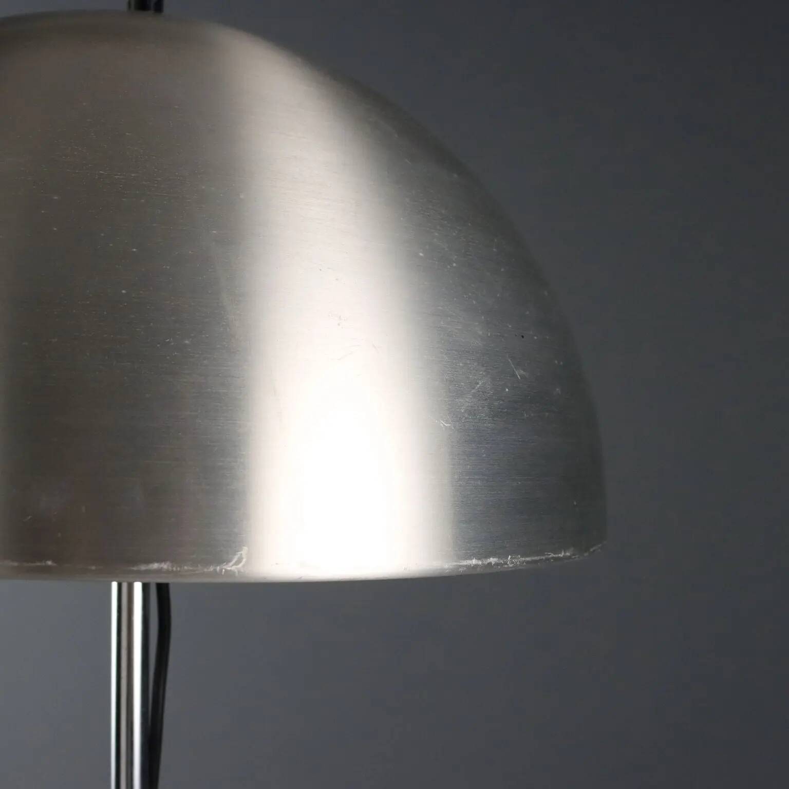 Lampe de table vintage design en aluminium et métal, Italie, années 1960