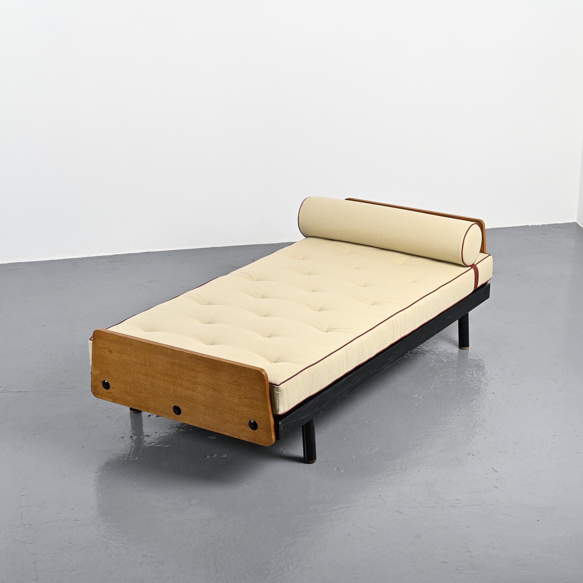 Lit de jour SCAL par Jean Prouvé, circa 1955