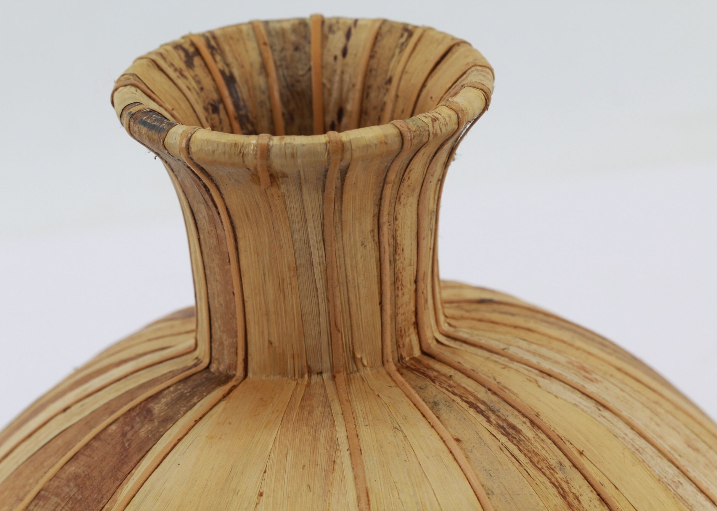 Ancienne corbeille feuilles