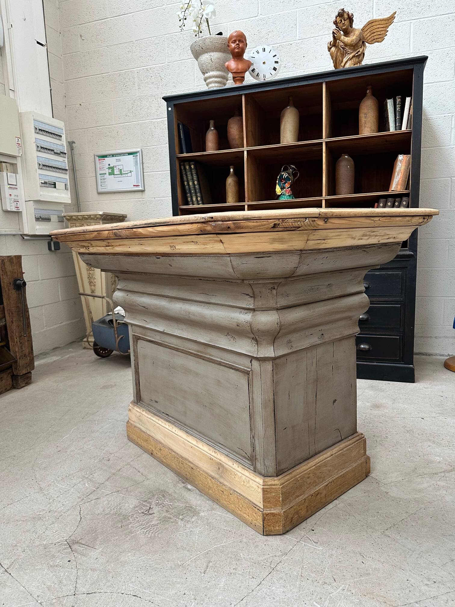 Early 20th century counter